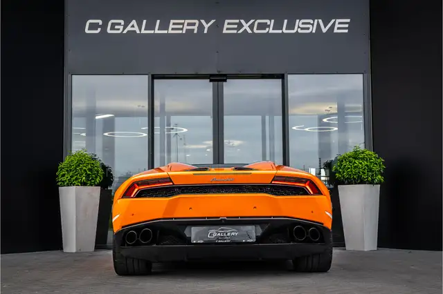 Lamborghini Huracán view 8
