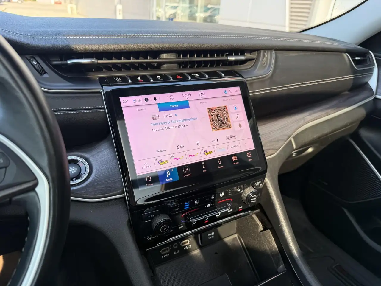 Jeep Grand Cherokee снимка Jeep Grand Cherokee
