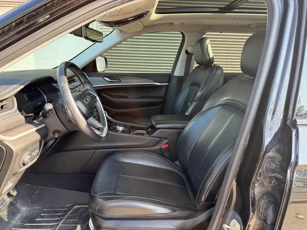 Jeep Grand Cherokee снимка Jeep Grand Cherokee
