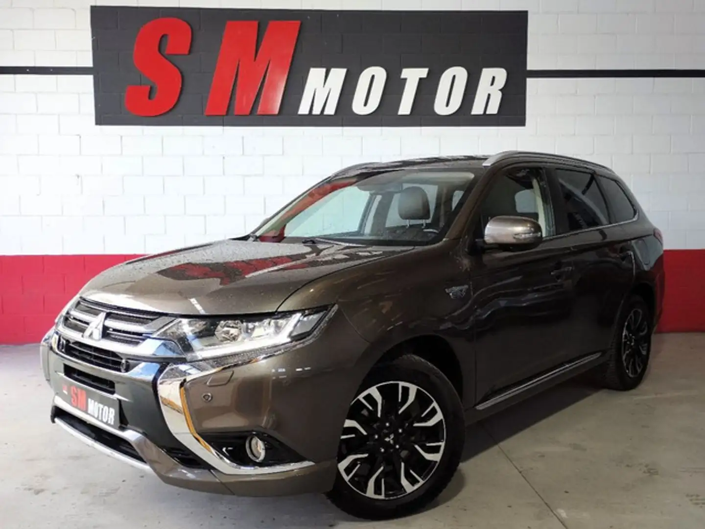 Mitsubishi Outlander PHEV Kaiteki 4WD Gris - 1