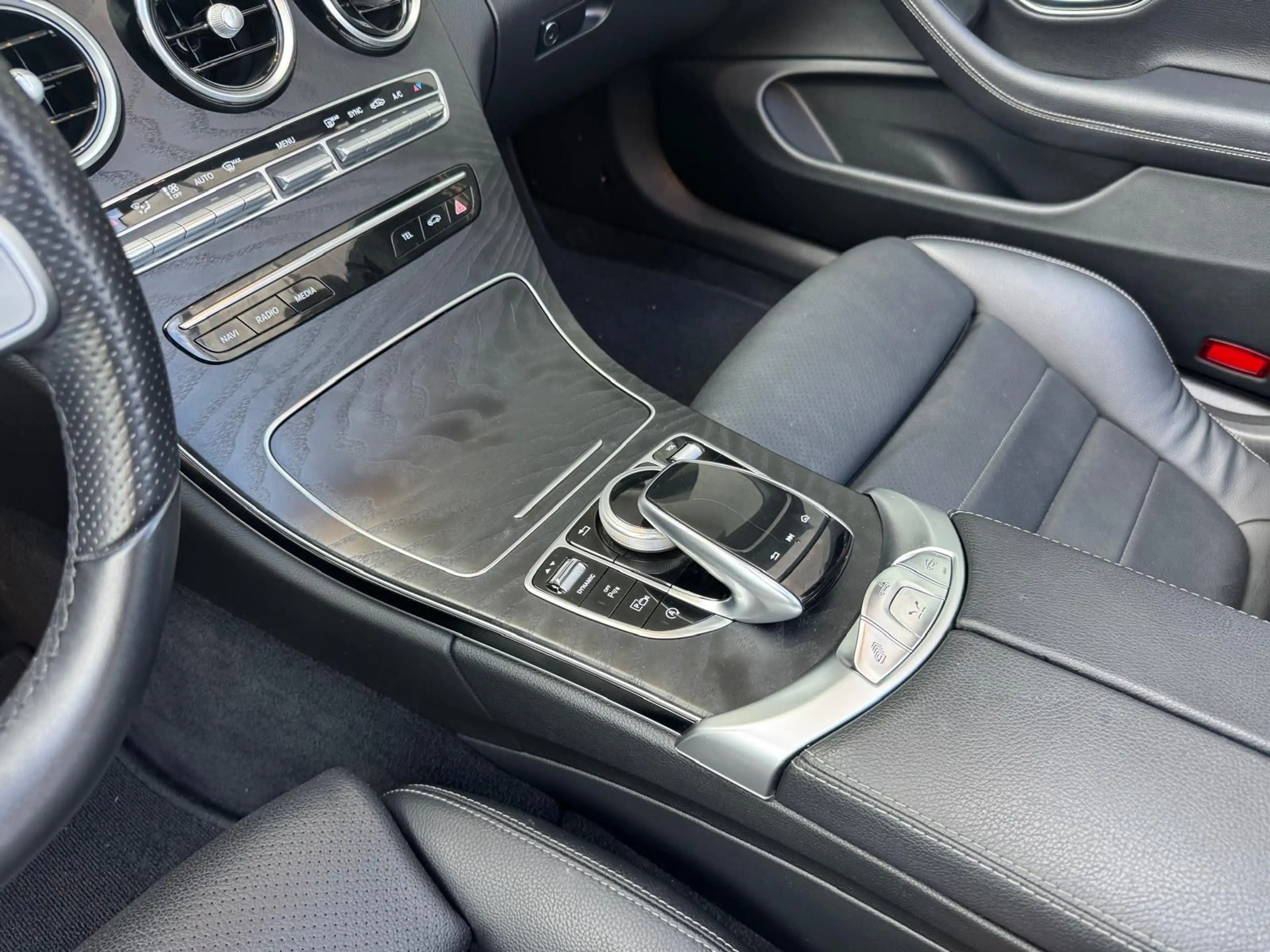 Mercedes-Benz C 400 4MATIC Autom. — photo 13