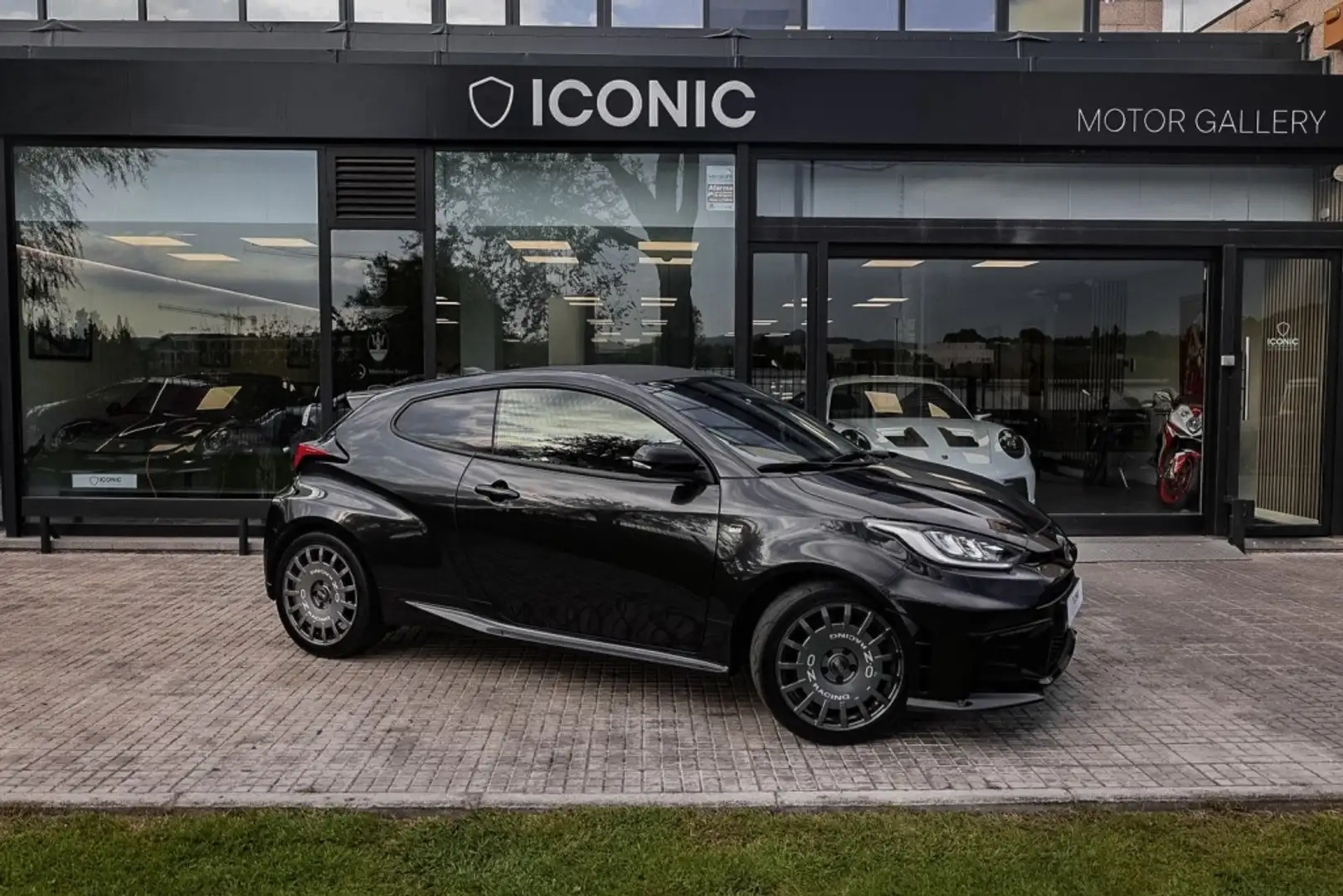 Toyota Yaris GR RZ Aut. Noir - 1