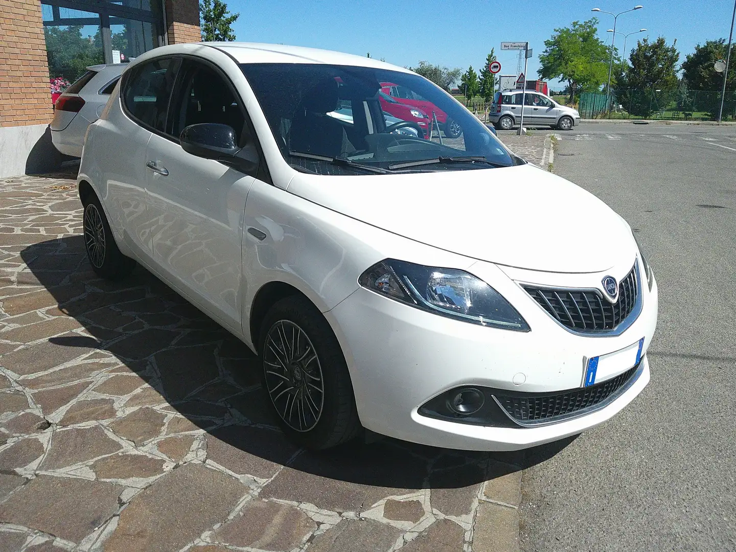 Lancia Ypsilon Ypsilon 1.2 Gold Plus Gpl 69cv 5 posti Weiß - 1