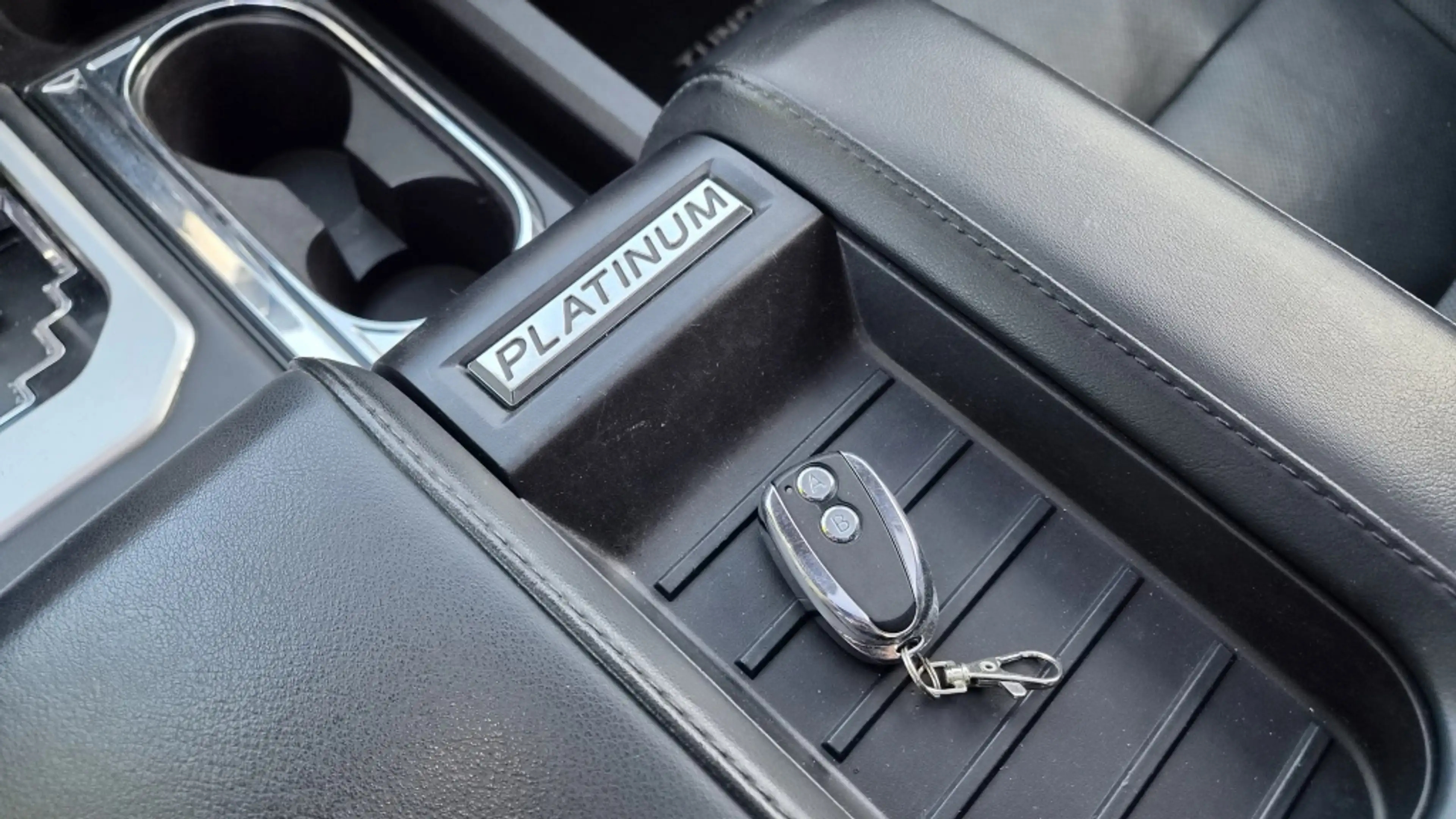 Toyota Tundra 5.7 V8 CrewMax Platinum 4x4, Newst, Vol, JBL, — photo 15