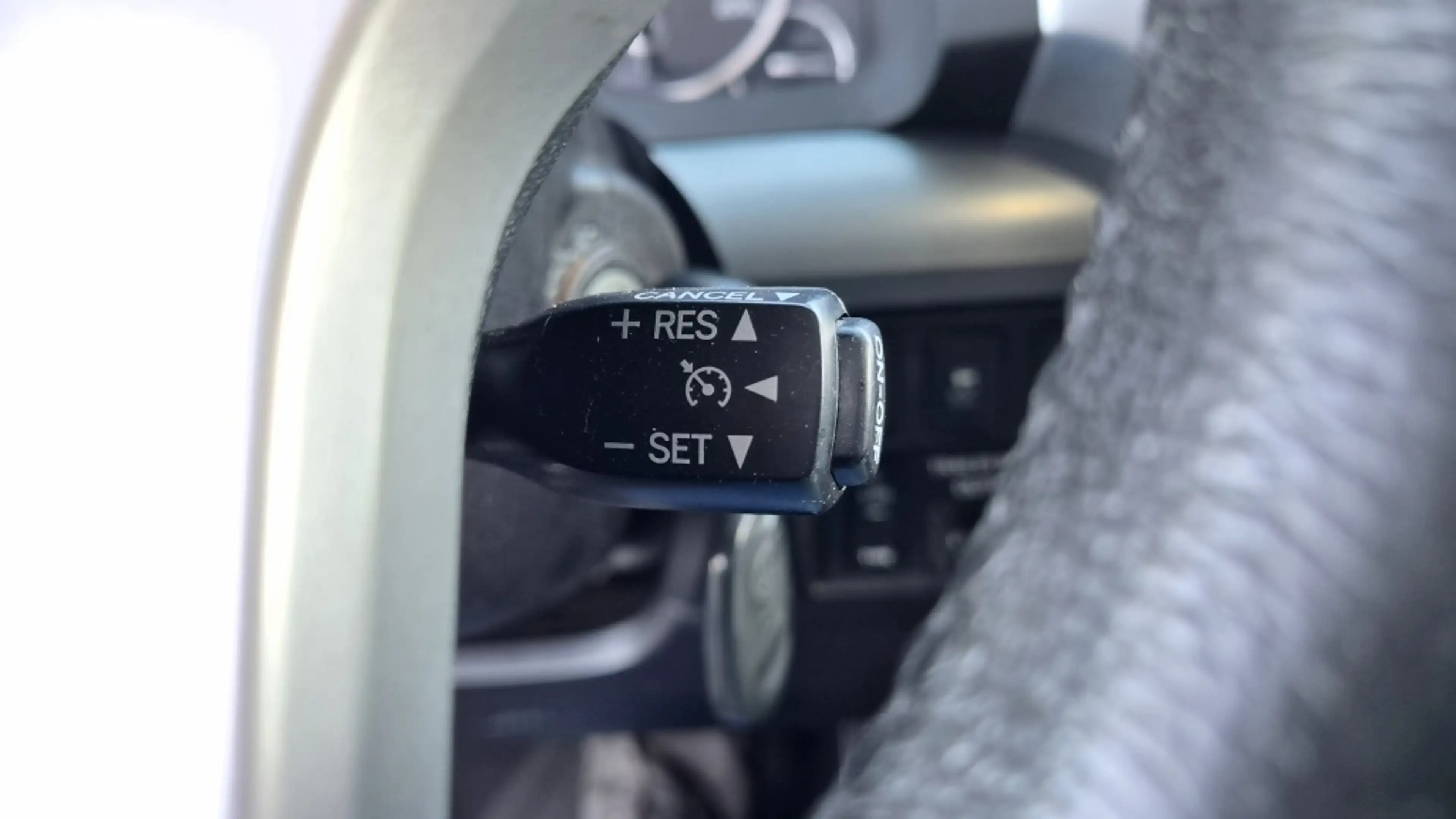 Toyota Tundra 5.7 V8 CrewMax Platinum 4x4, Newst, Vol, JBL, — photo 36