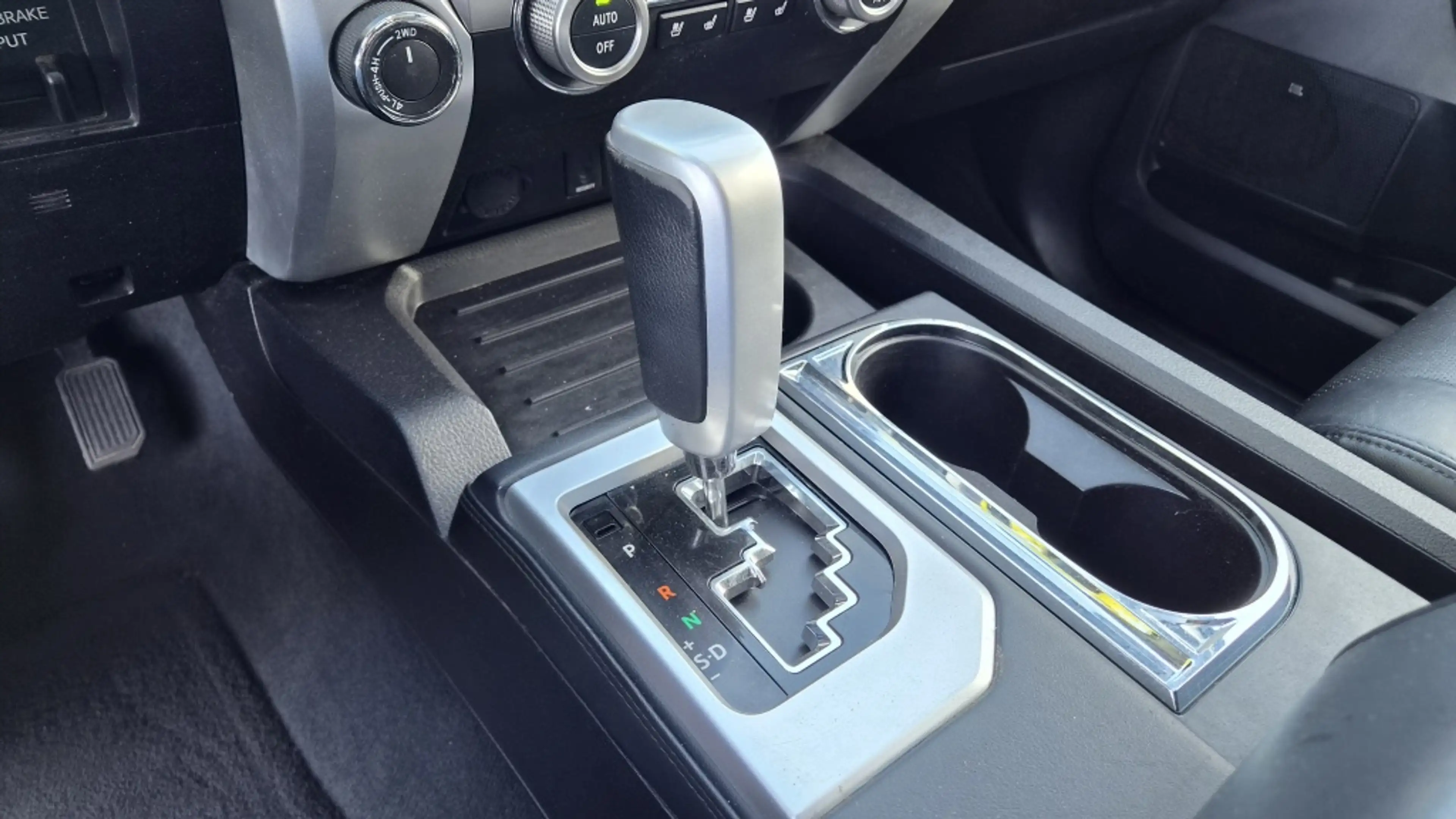 Toyota Tundra 5.7 V8 CrewMax Platinum 4x4, Newst, Vol, JBL, — photo 35