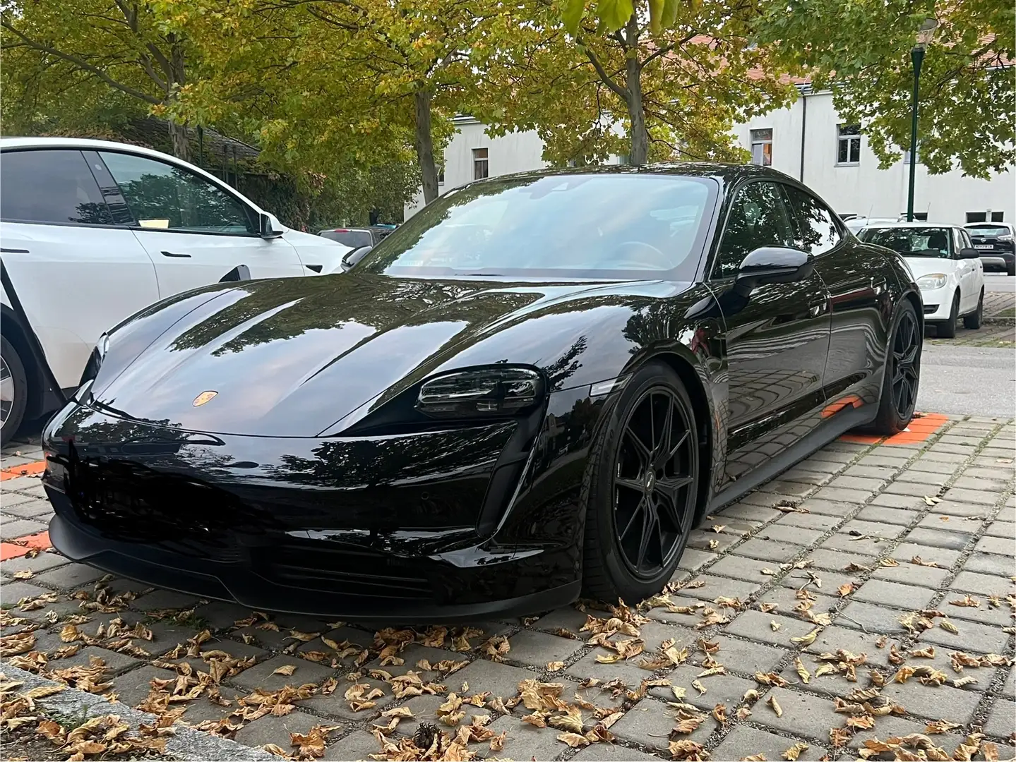 Porsche Taycan Taycan 83.7kWh Schwarz - 1