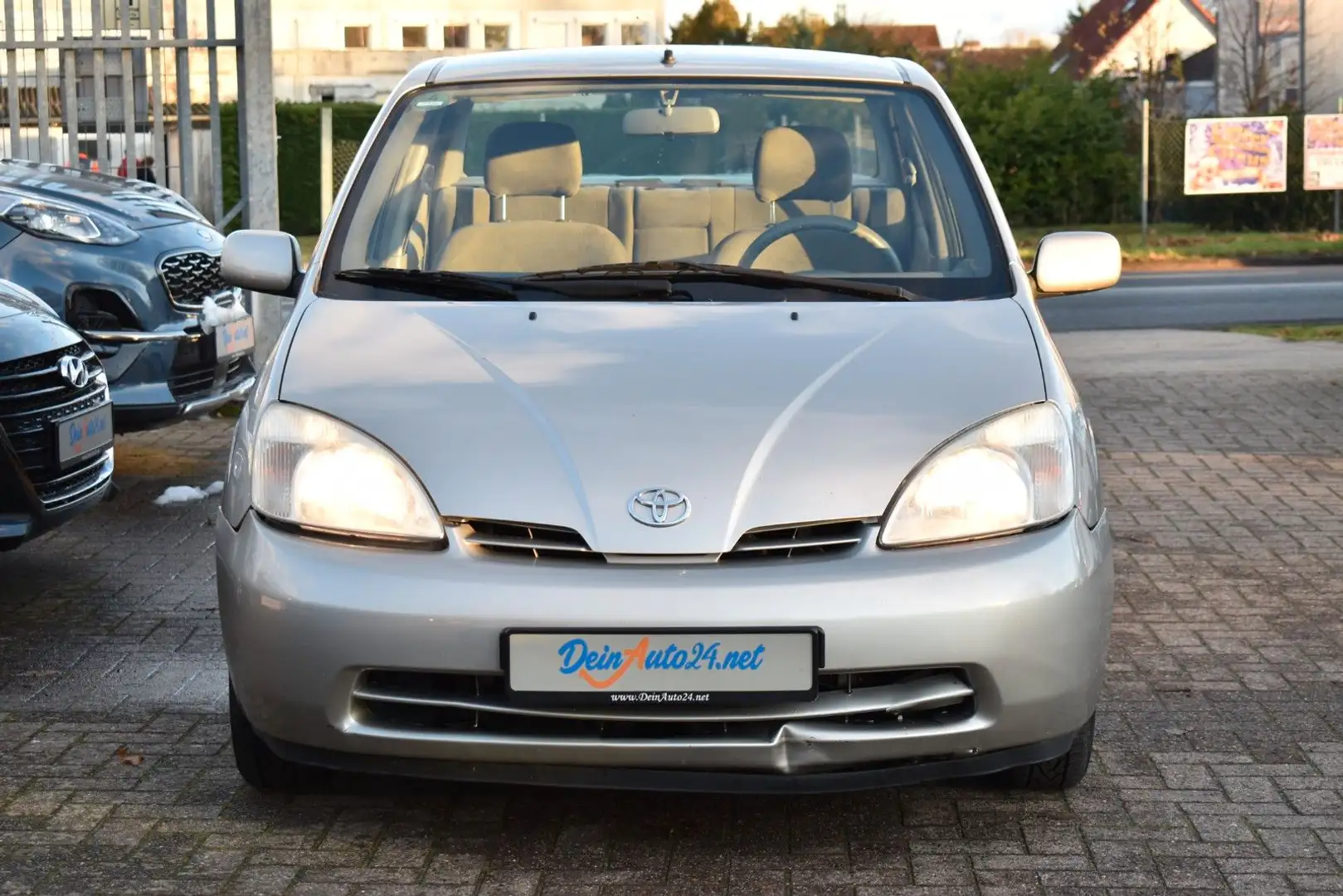 Toyota Prius 1.5 Automatik| Klimaaut.| PDC| BC| EL.FH Stříbrná - 2