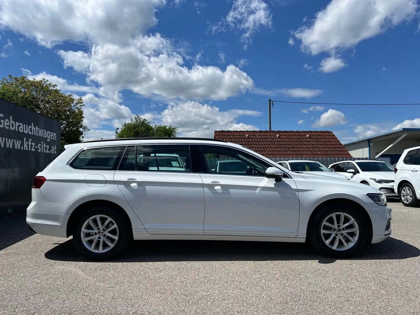 Volkswagen Passat Variant Business 2,0 SCR TDI DSG | AHK Weiß - 2