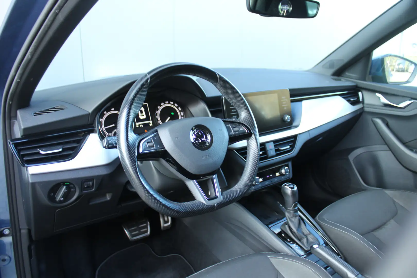 Skoda Kamiq 1.0 TSI 115pk DSG Automaat Sport Business | Apple Blau - 2