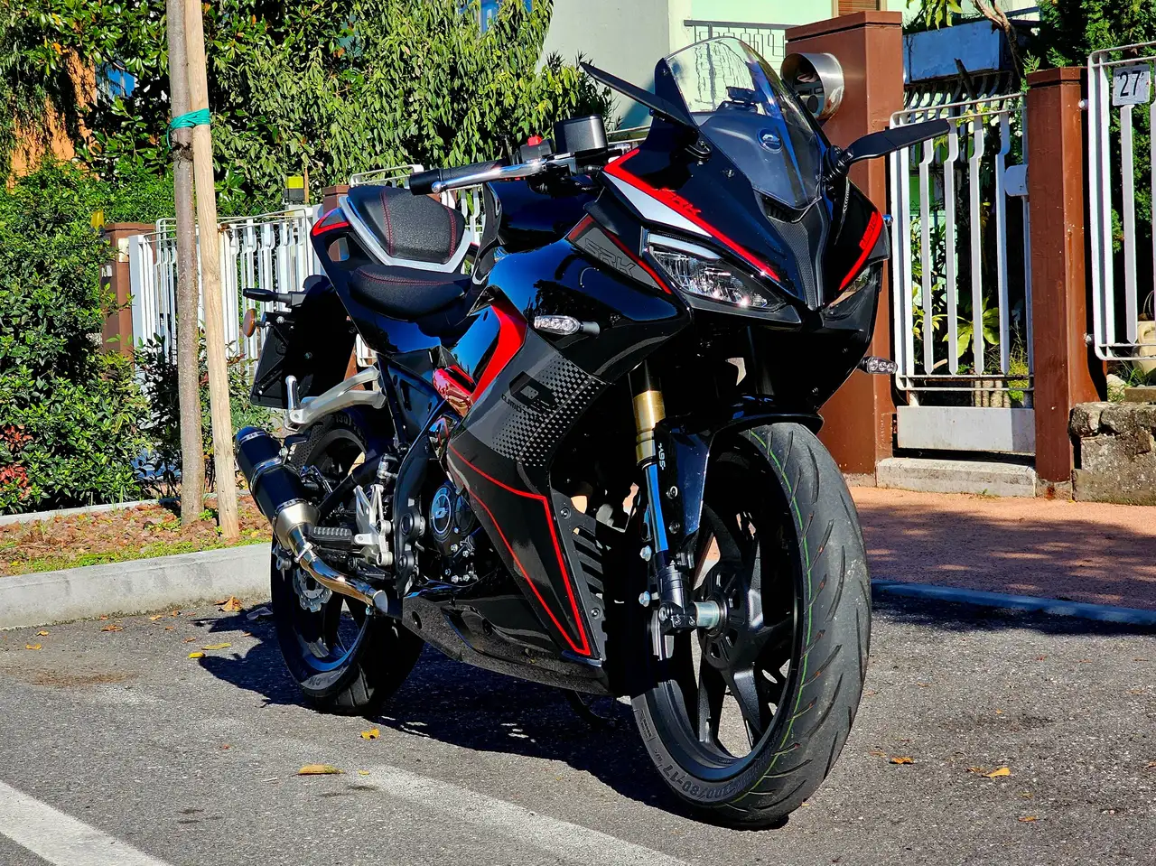 QJ Motor SRK 125 R