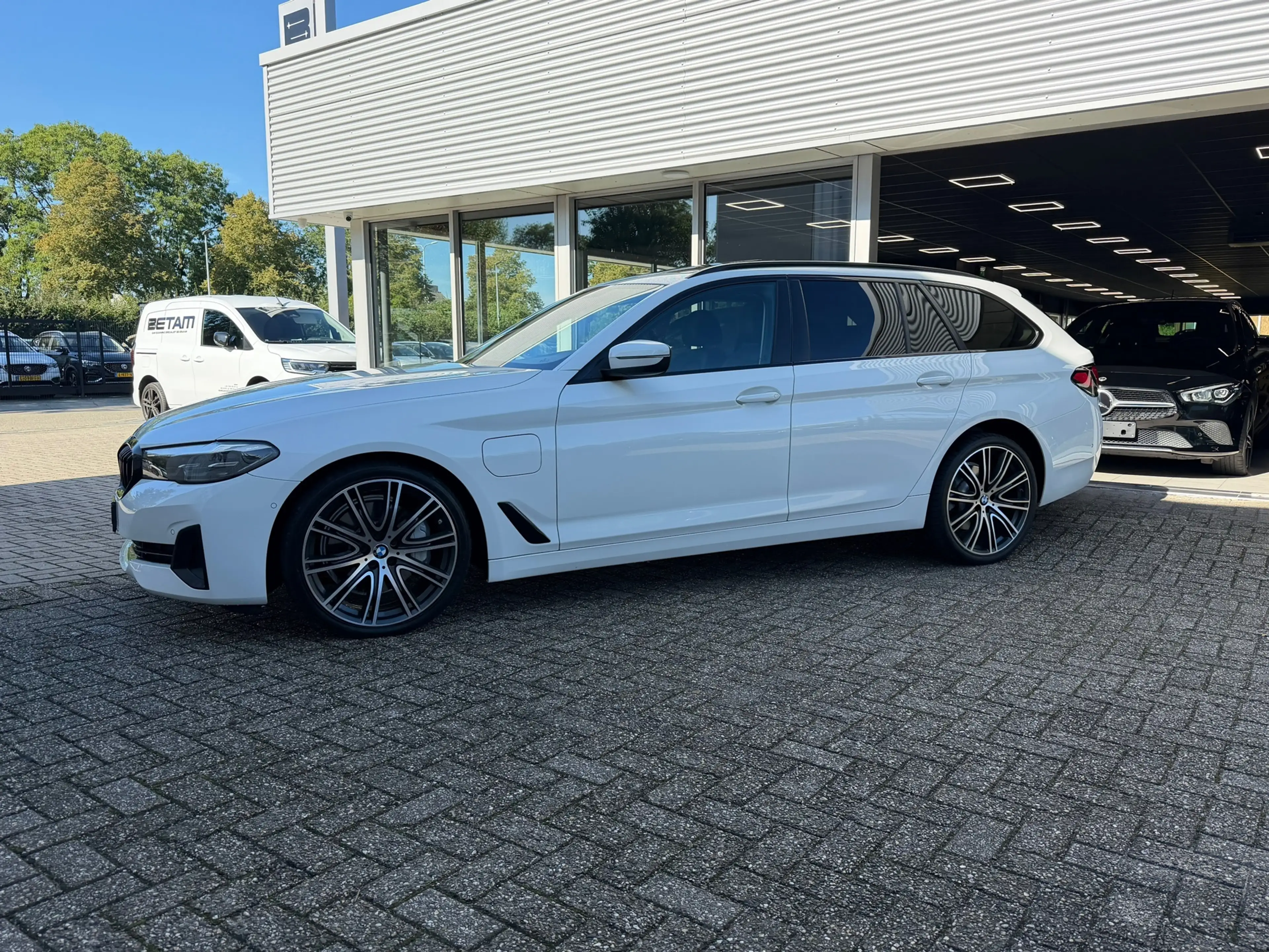 BMW 530 5-serie Touring 530e xDrive Executive / Navi / Cli — photo 2