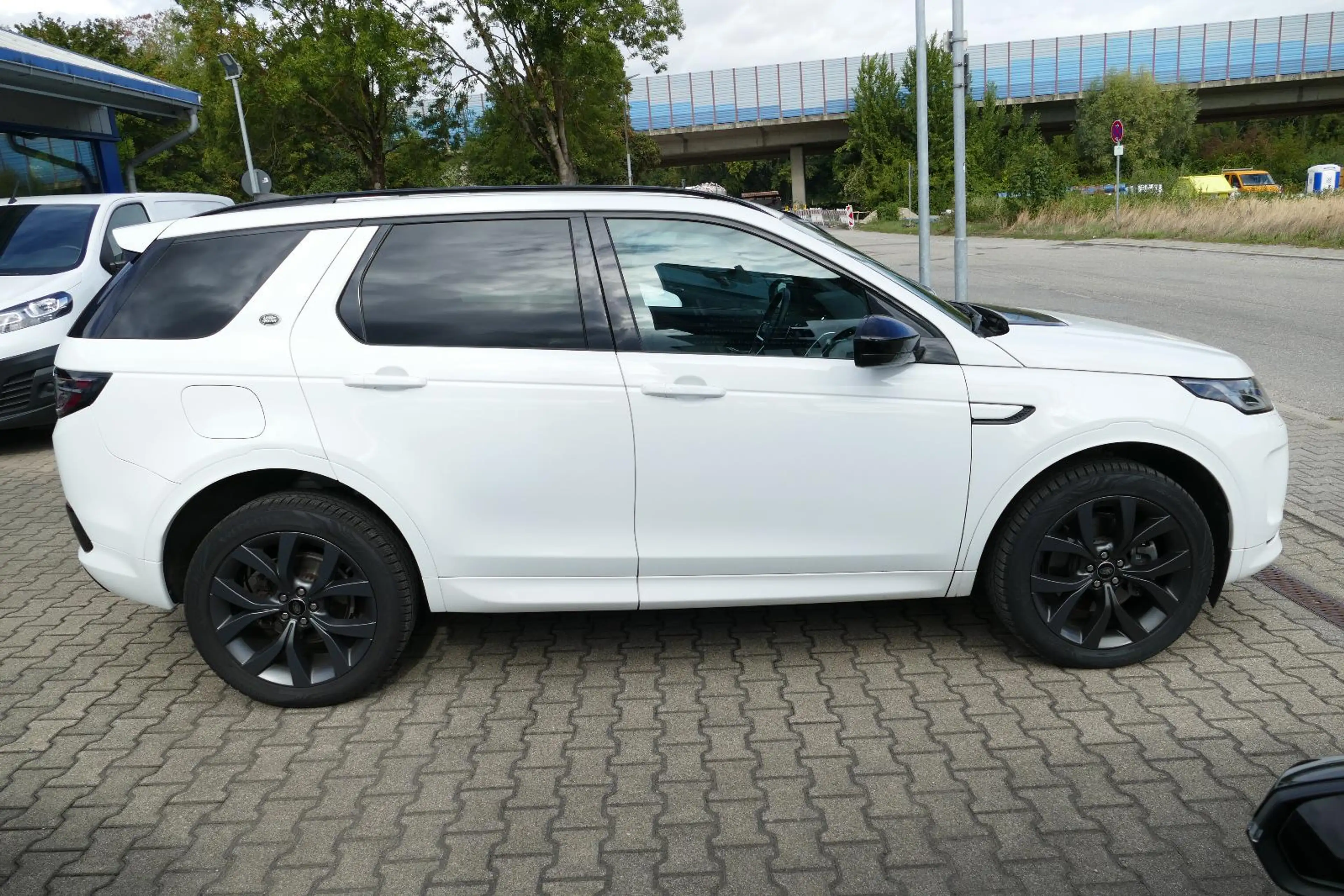 Land Rover Discovery Sport R-Dynamic*NAVI*CAM*CARPLAY*** — photo 2