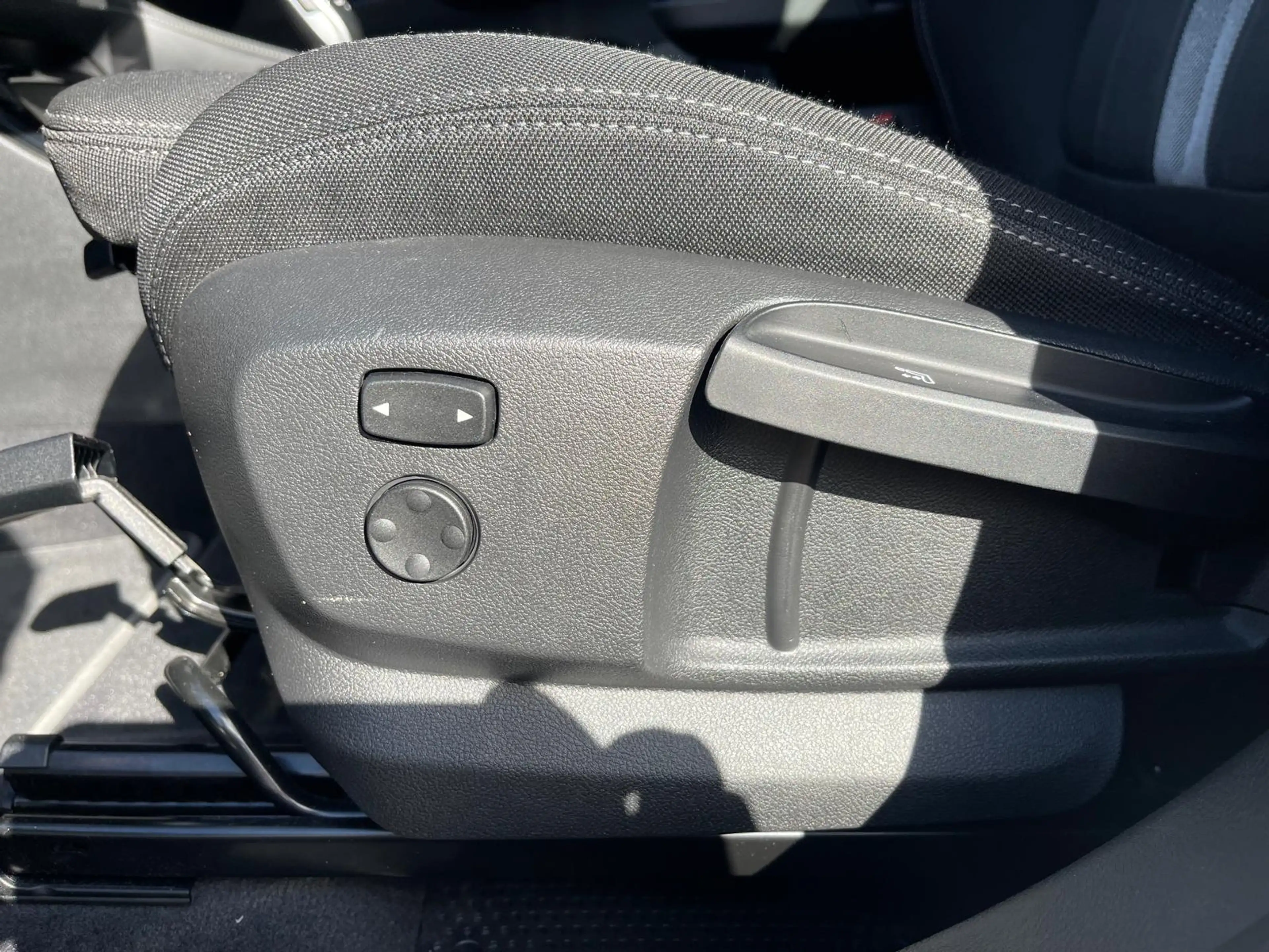 BMW X2 X2 sDrive18d  Aut - JUSQU'A 36 MOIS DE GARANTIE — photo 9