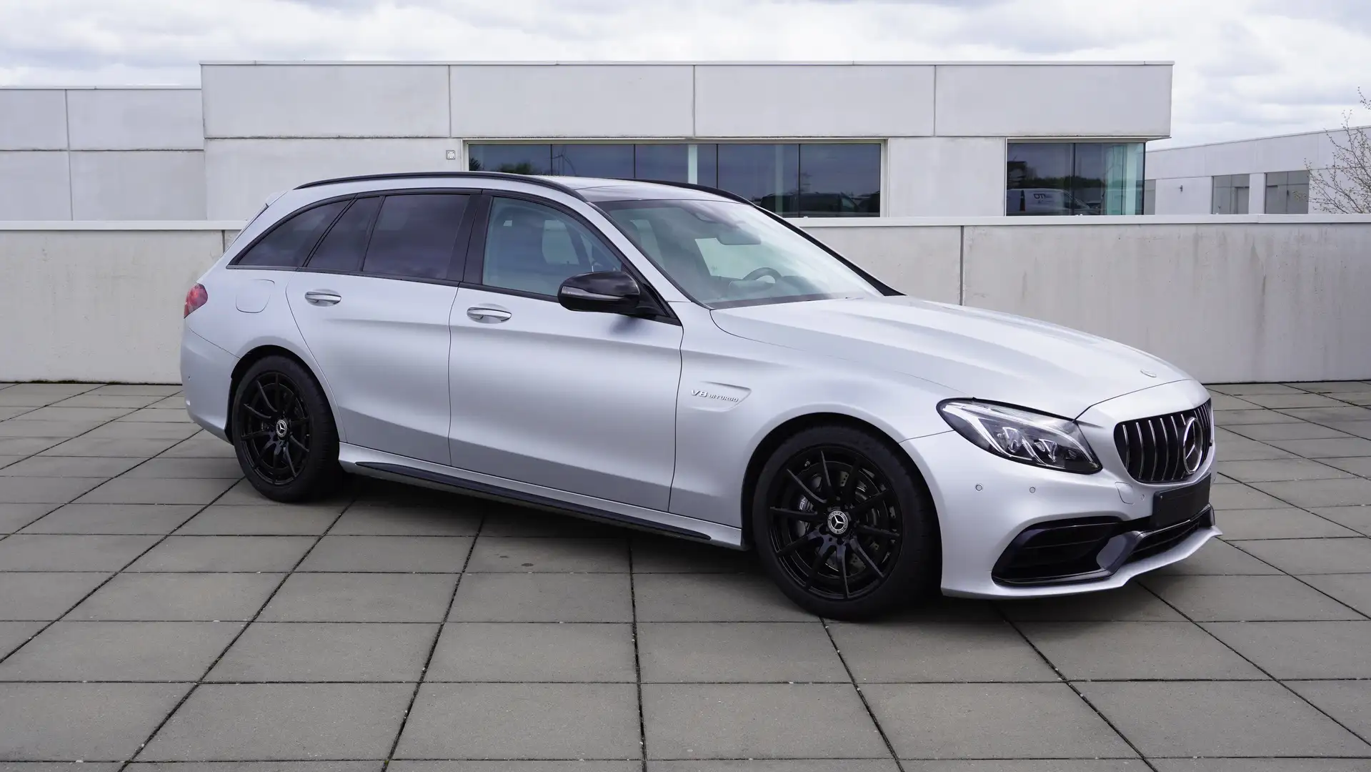Mercedes-Benz C 63 AMG T Comand Panorma Nachtp Distronic SoundSyst Zilver - 1