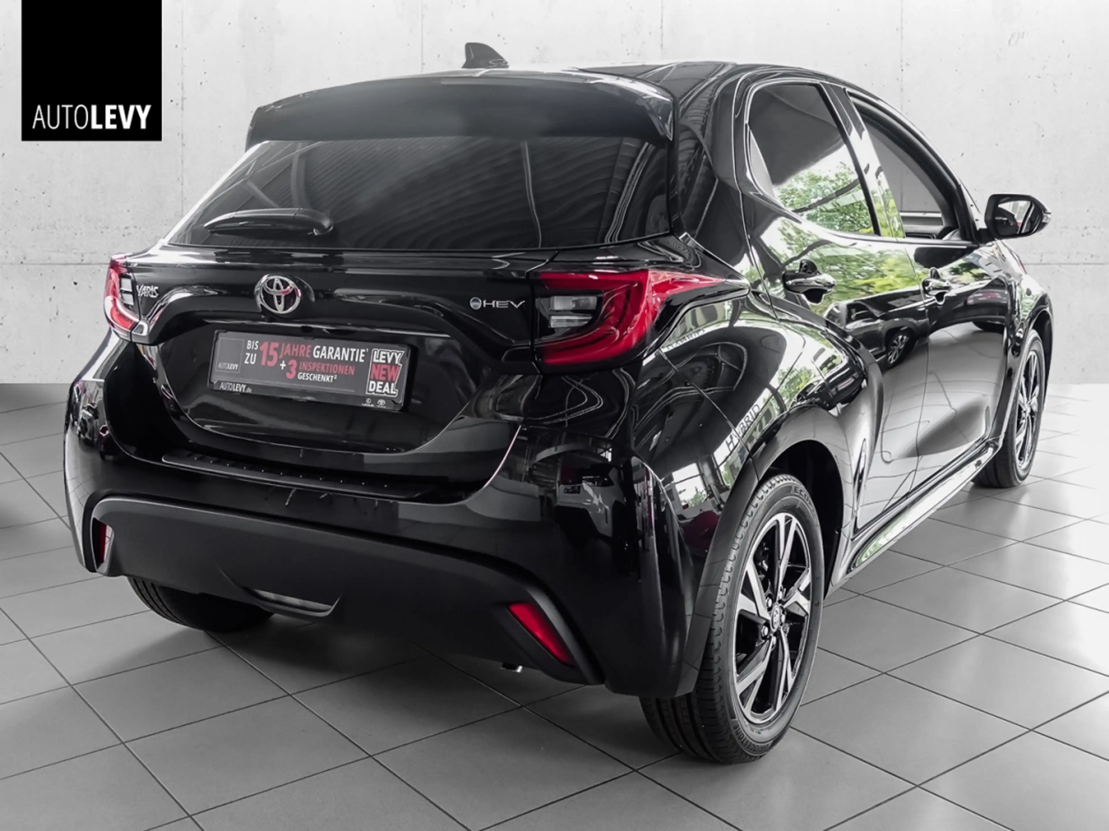 Toyota Yaris Hybrid Teamplayer +Comfort P. +div.Farben+ — photo 3