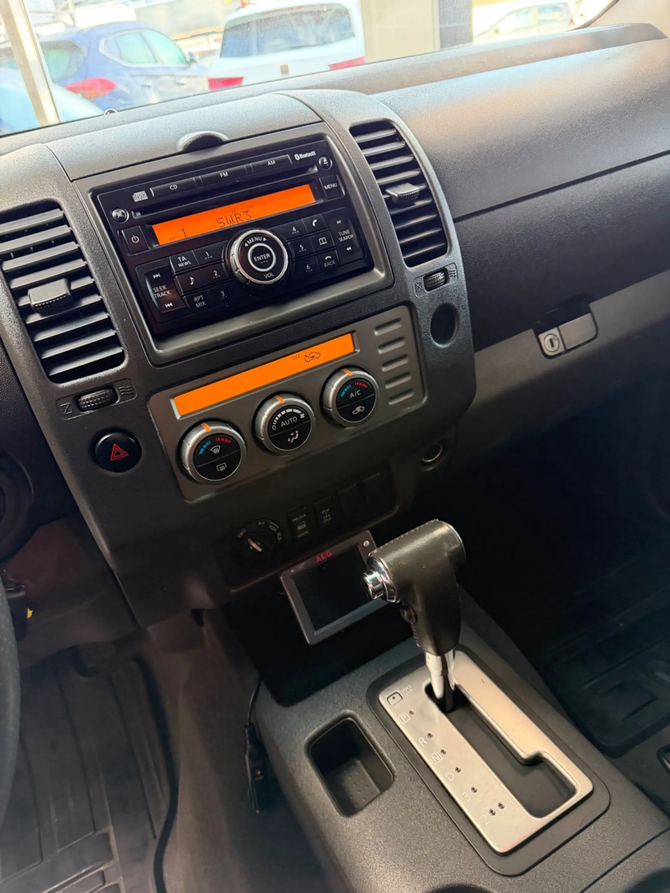 Nissan Navara 2.5 dCi DPF Double Cab SE 4x4 — photo 9