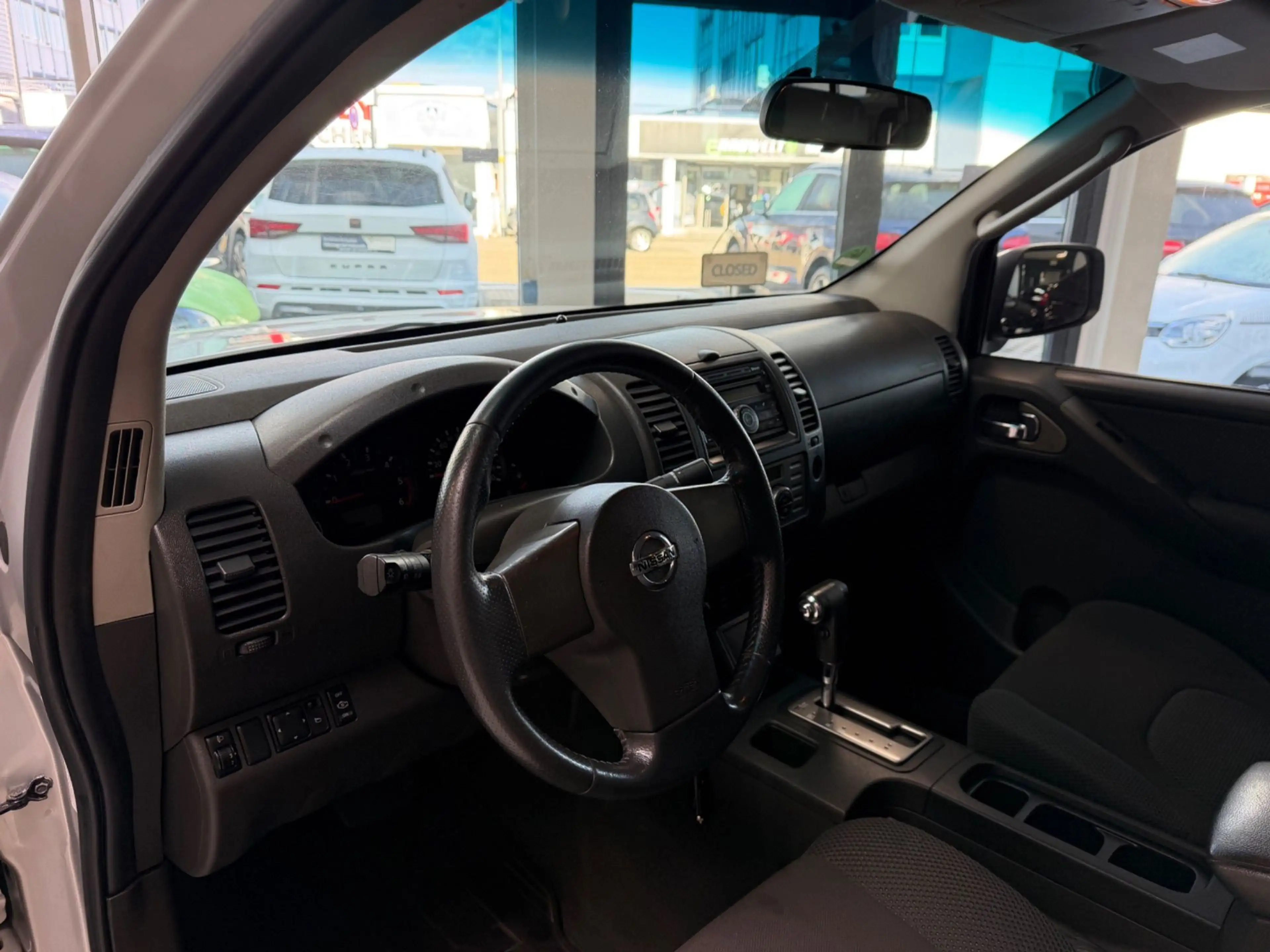 Nissan Navara 2.5 dCi DPF Double Cab SE 4x4 — photo 12