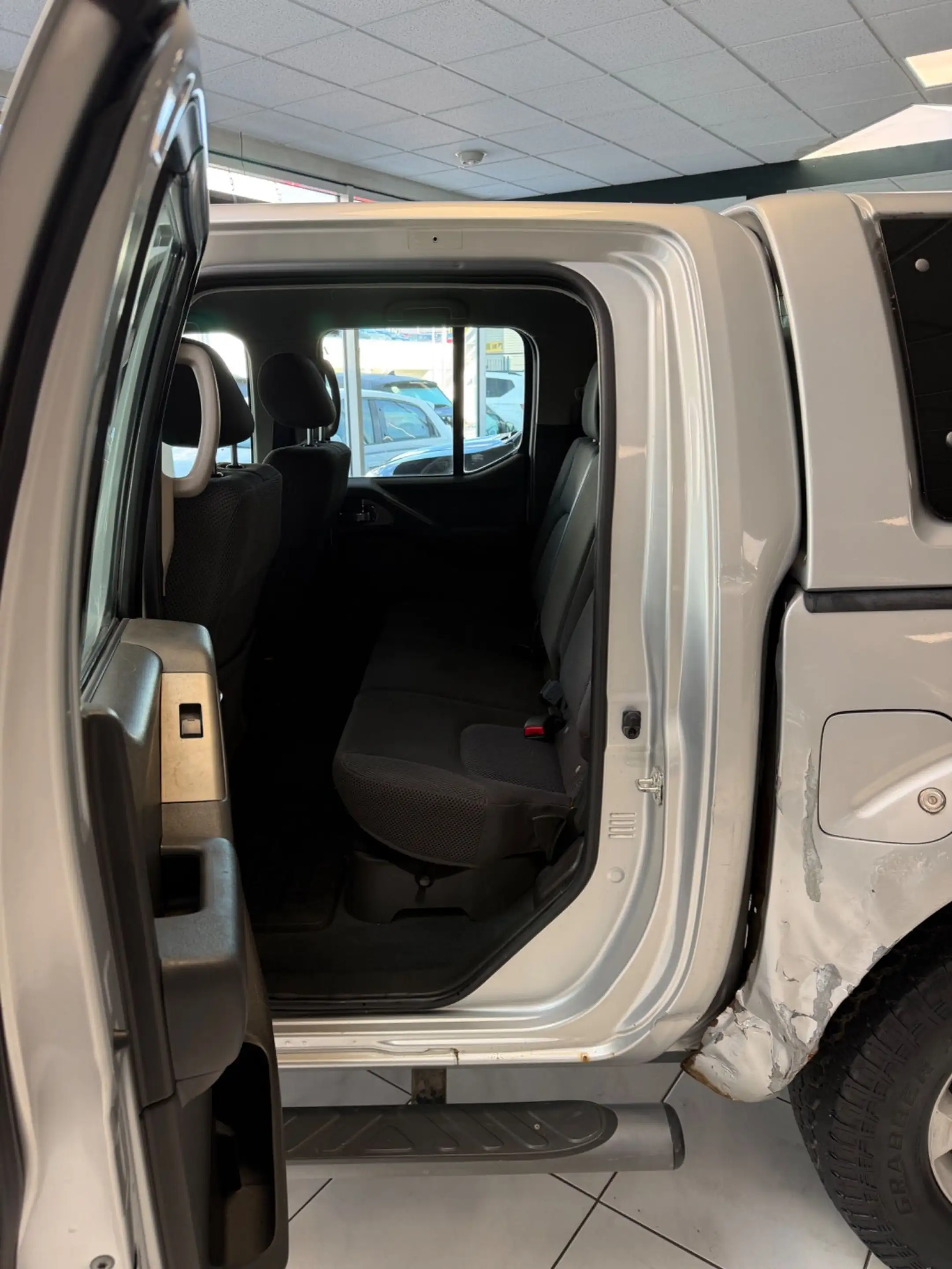 Nissan Navara 2.5 dCi DPF Double Cab SE 4x4 — photo 14