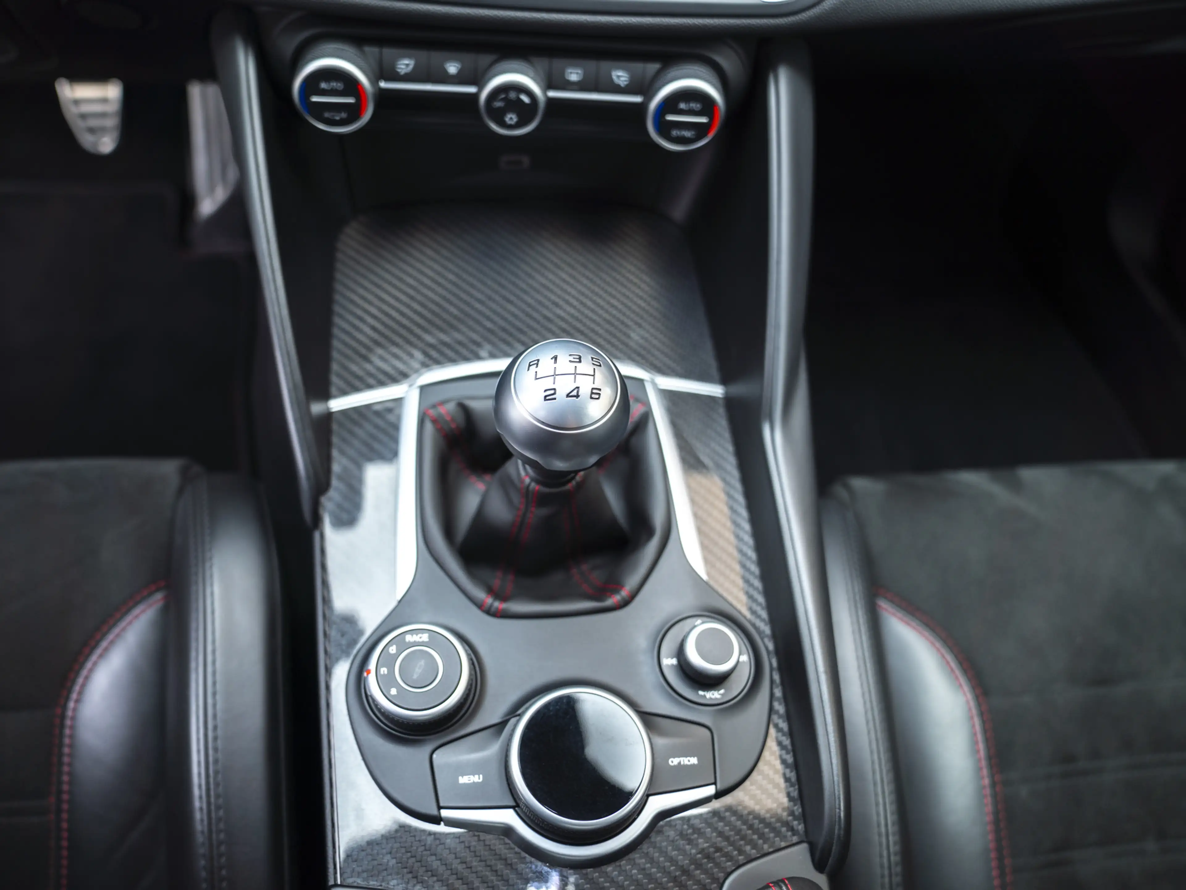 Alfa Romeo Giulia 2.9 V6 Quadrifoglio manuel — photo 35