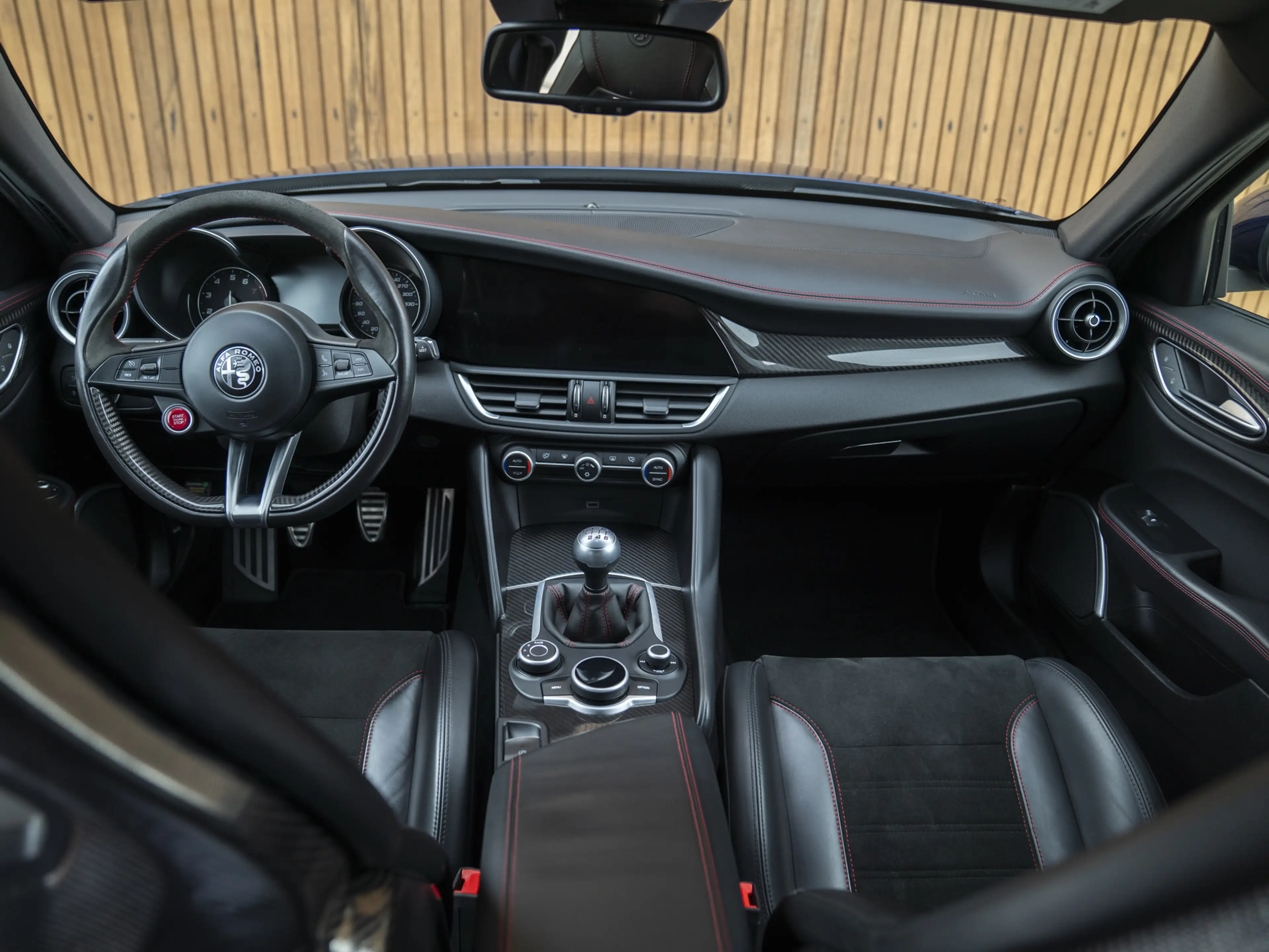 Alfa Romeo Giulia 2.9 V6 Quadrifoglio manuel — photo 8