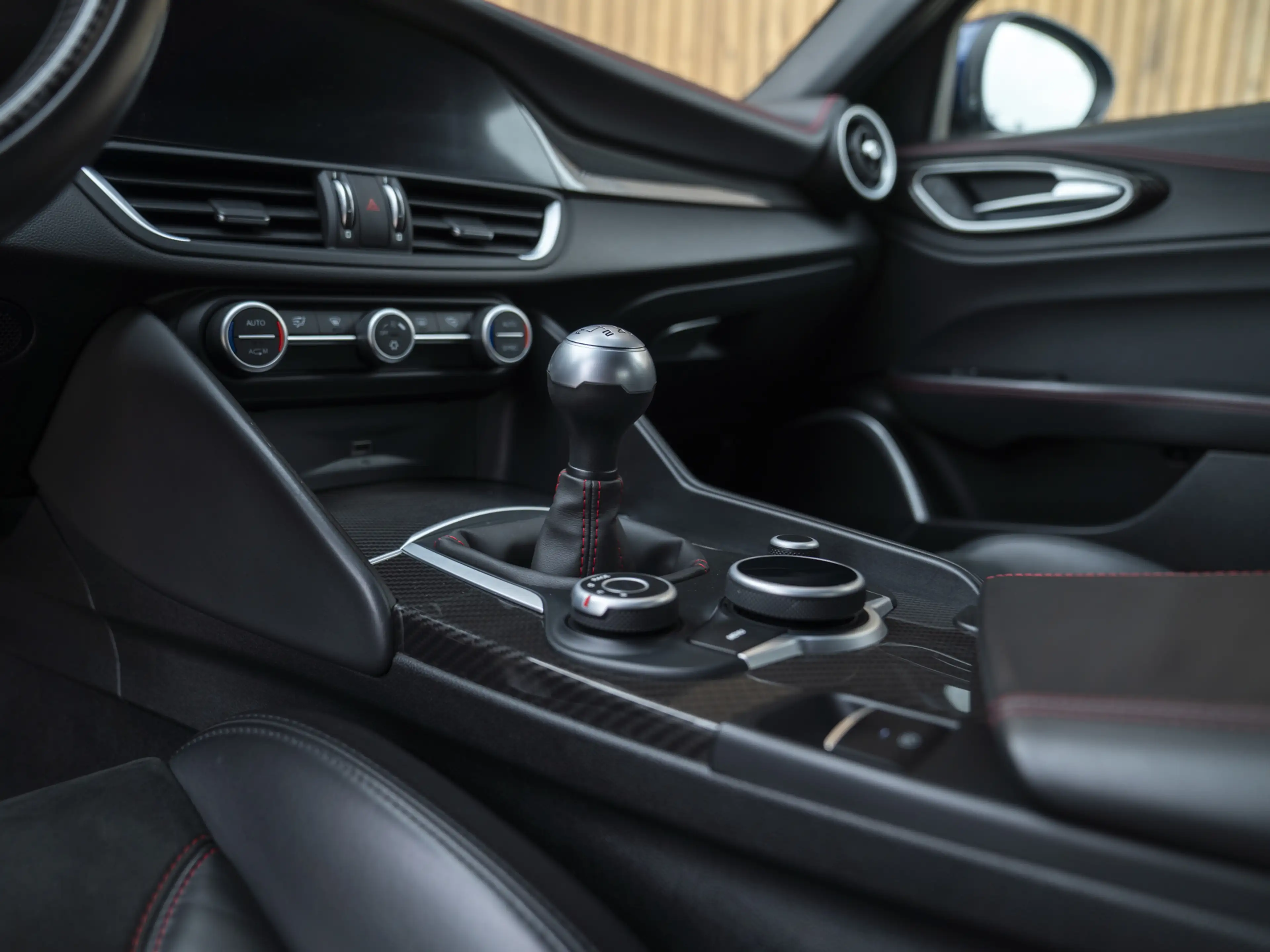 Alfa Romeo Giulia 2.9 V6 Quadrifoglio manuel — photo 12