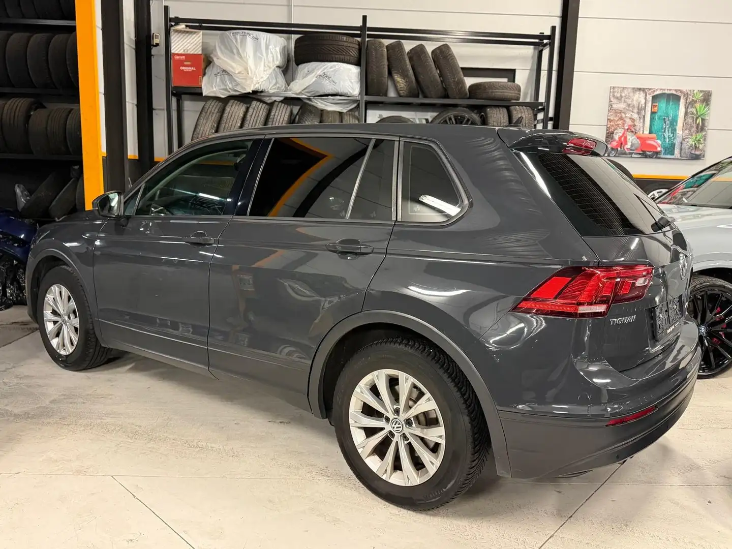 Volkswagen Tiguan 1.4TFSI CLIM AUTO PDC AV ET ARR Gris - 2