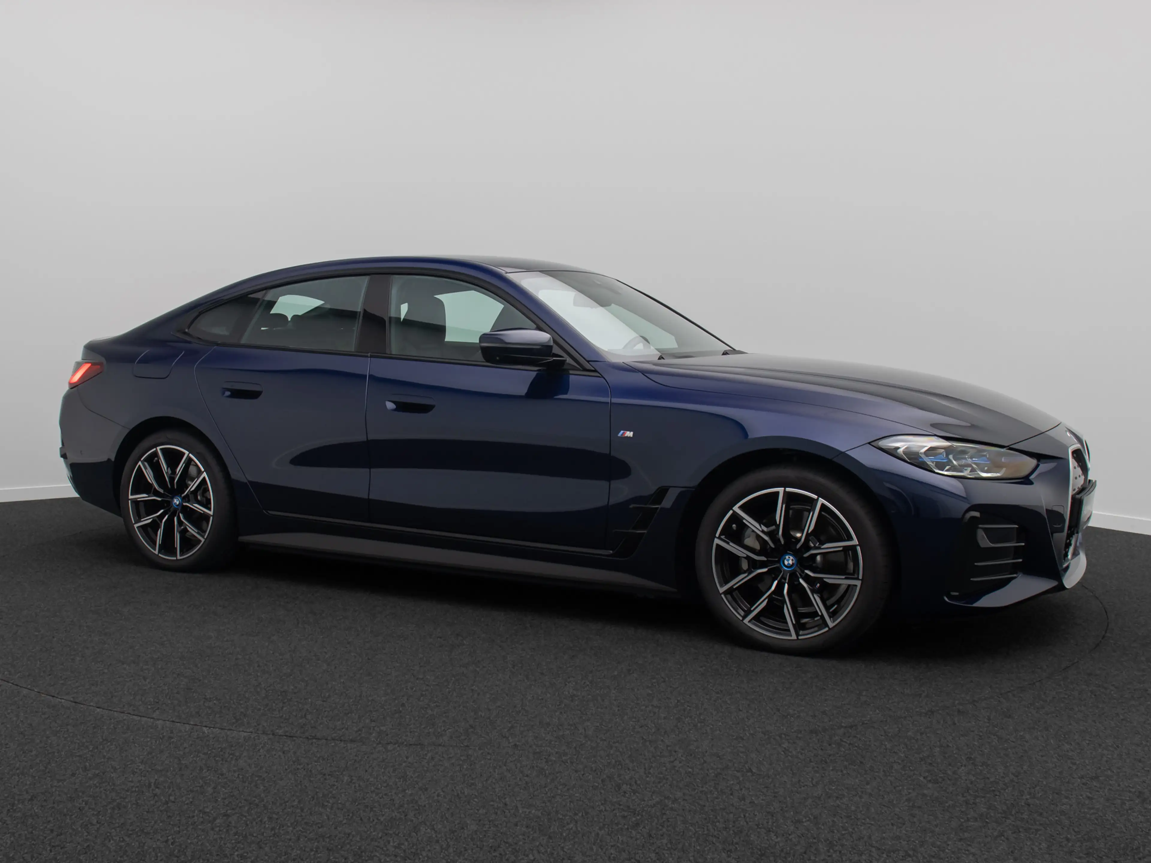 BMW i4 M Sport GC HUD Laser 360° H K Alarm 19 — photo 4