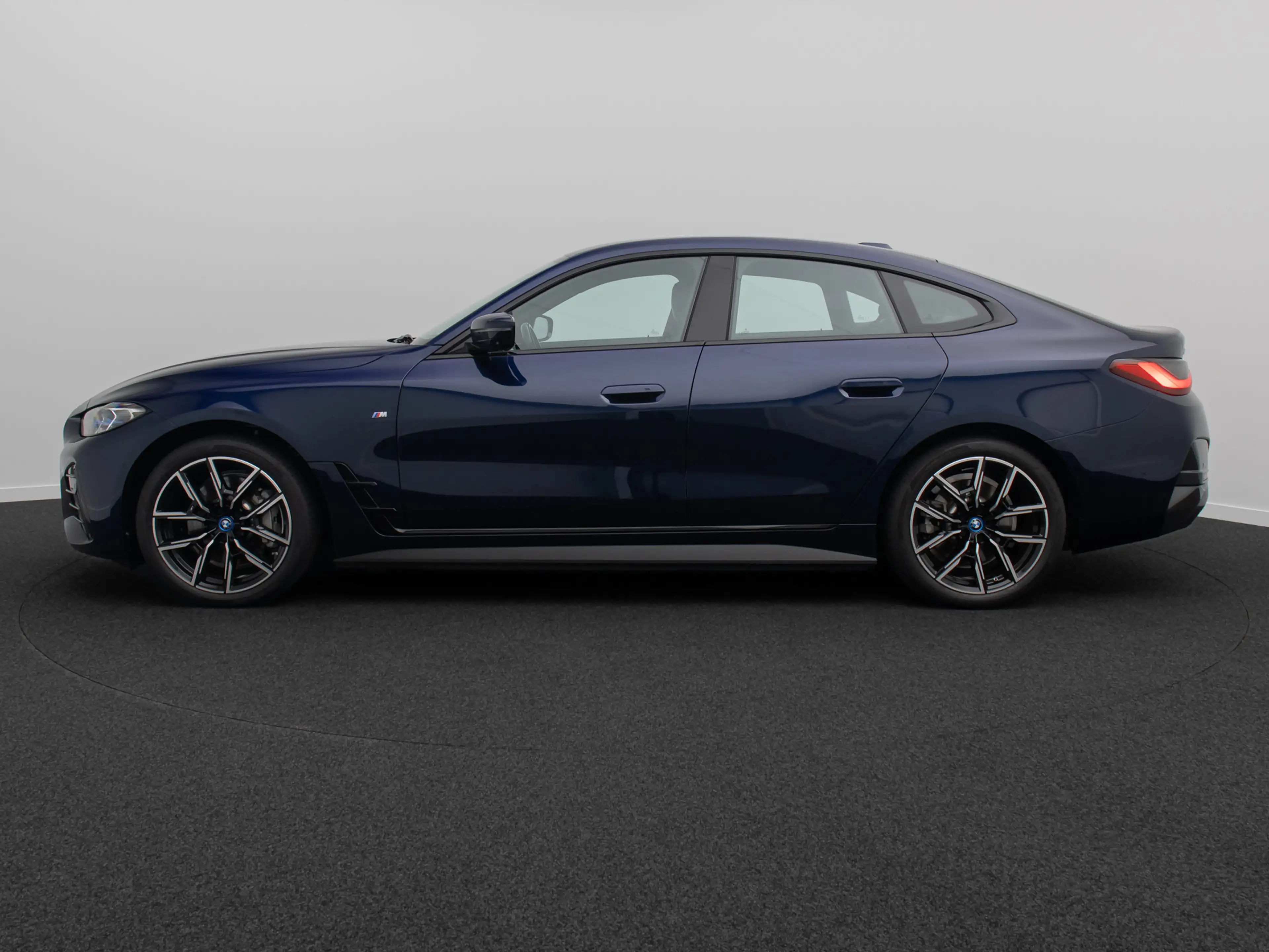 BMW i4 M Sport GC HUD Laser 360° H K Alarm 19 — photo 11