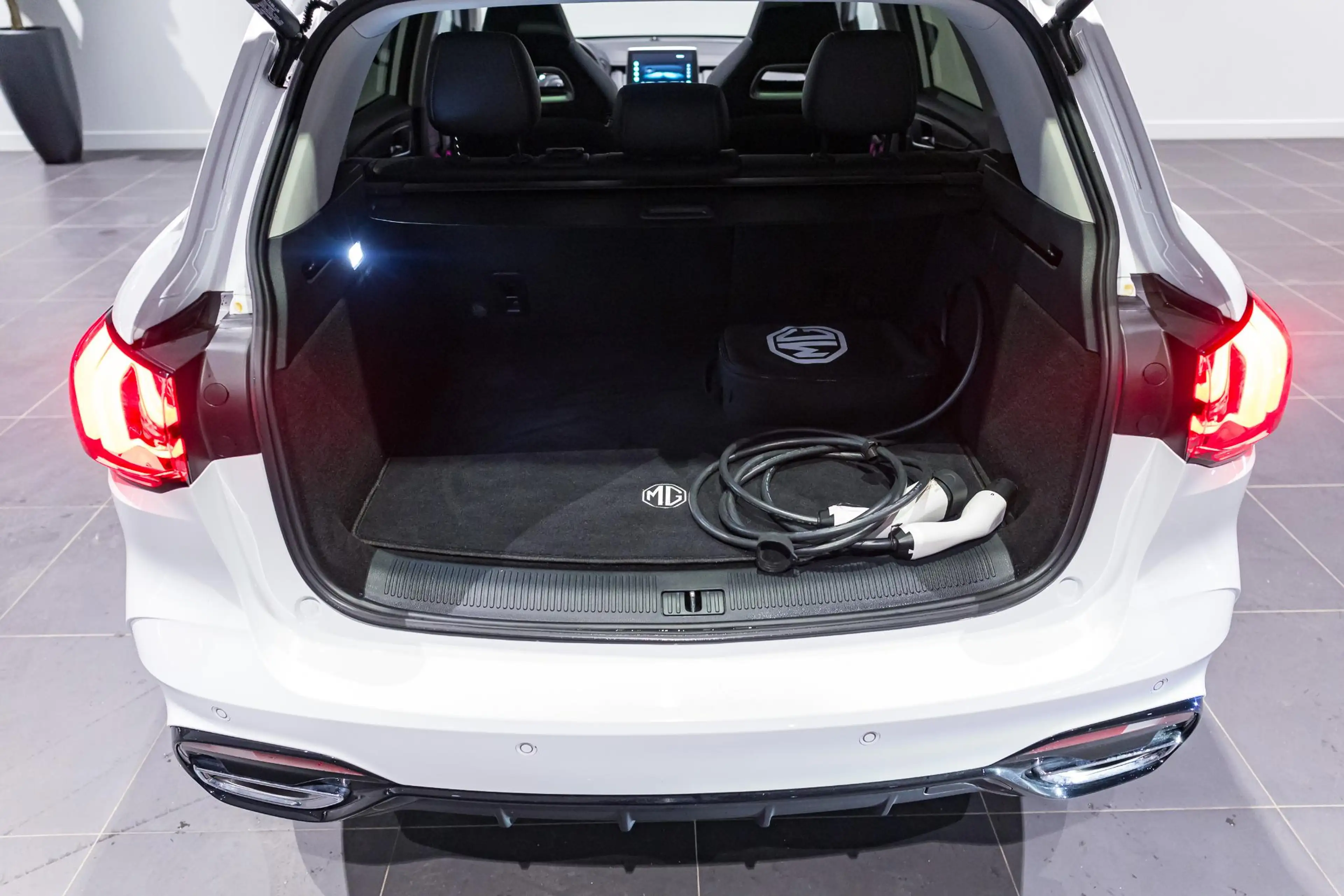 MG EHS 1.5T Luxury Plug-In Panodak | Camera | Carplay | Z — photo 14