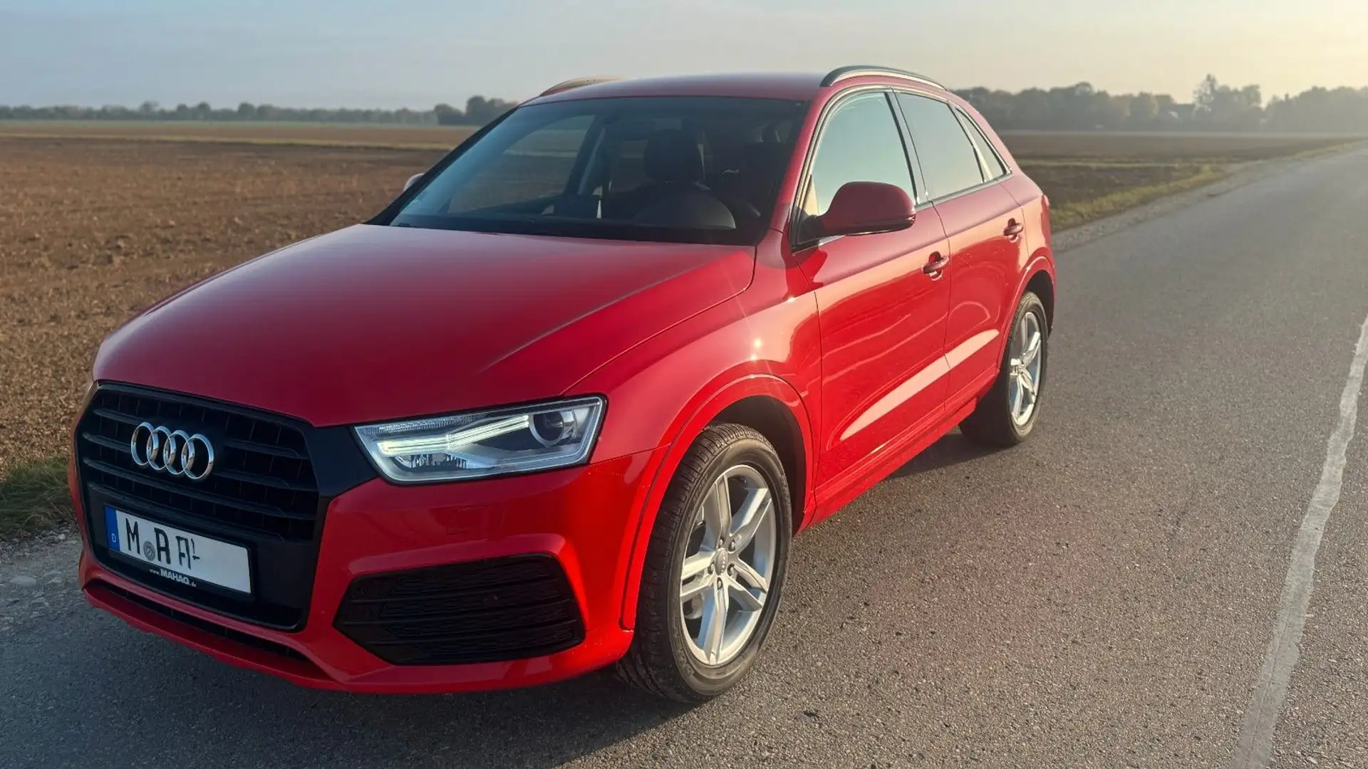 Audi Q3 sport 1,4TFSI S-Tronic AHK BOSE XEN NAV 48´km Rot - 1