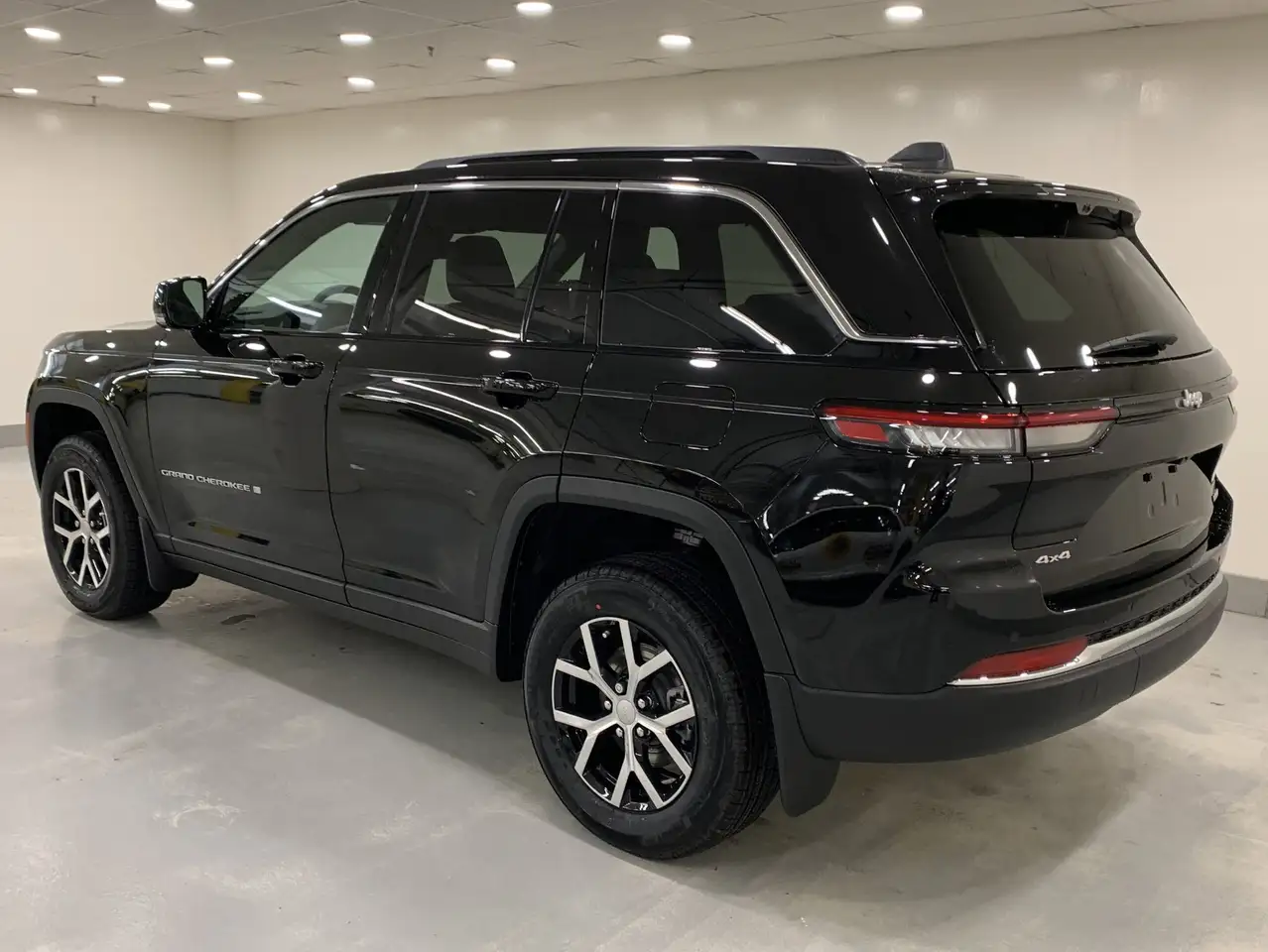 Jeep Grand Cherokee снимка Jeep Grand Cherokee