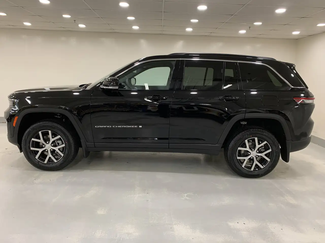 Jeep Grand Cherokee снимка Jeep Grand Cherokee