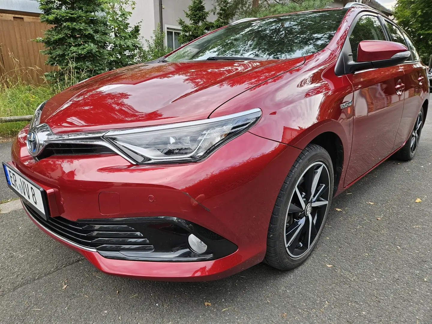 Toyota Auris TS Edition S+ 1.8 VVT-i Hybrid, LED, PDC v+h, Navi Roşu - 2