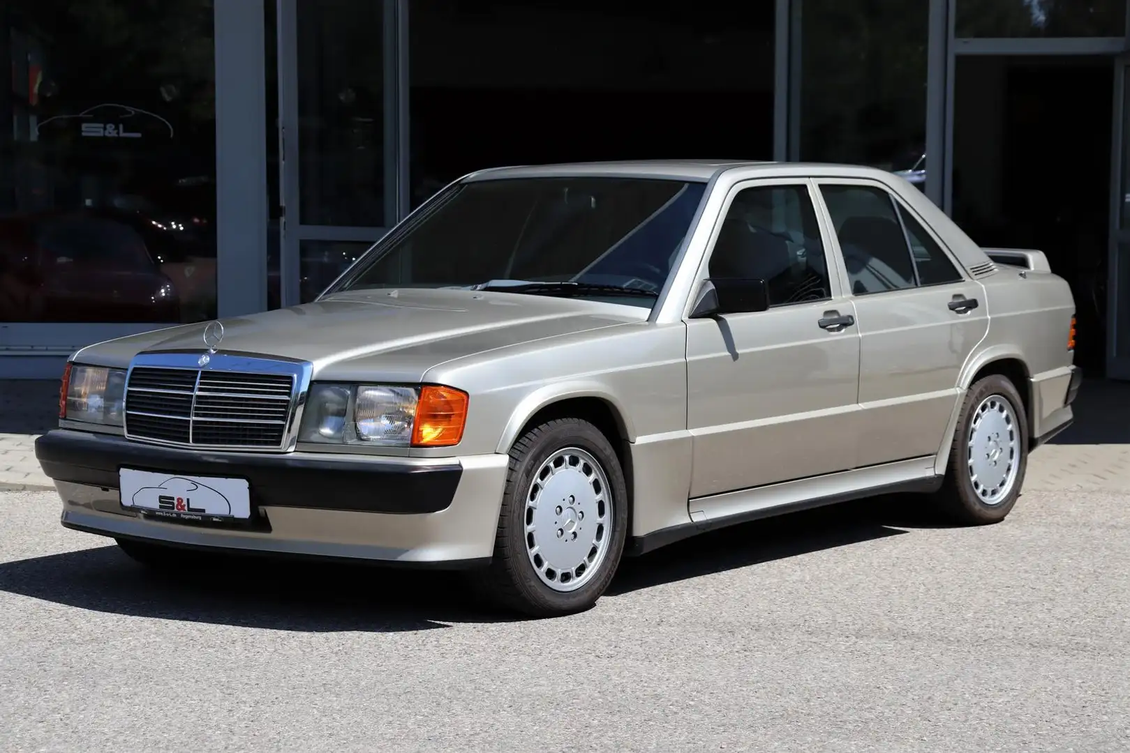 Mercedes-Benz 190 E 2.3 16V / o.KAT / Leder/ Becker Radio/ SSD Plateado - 1