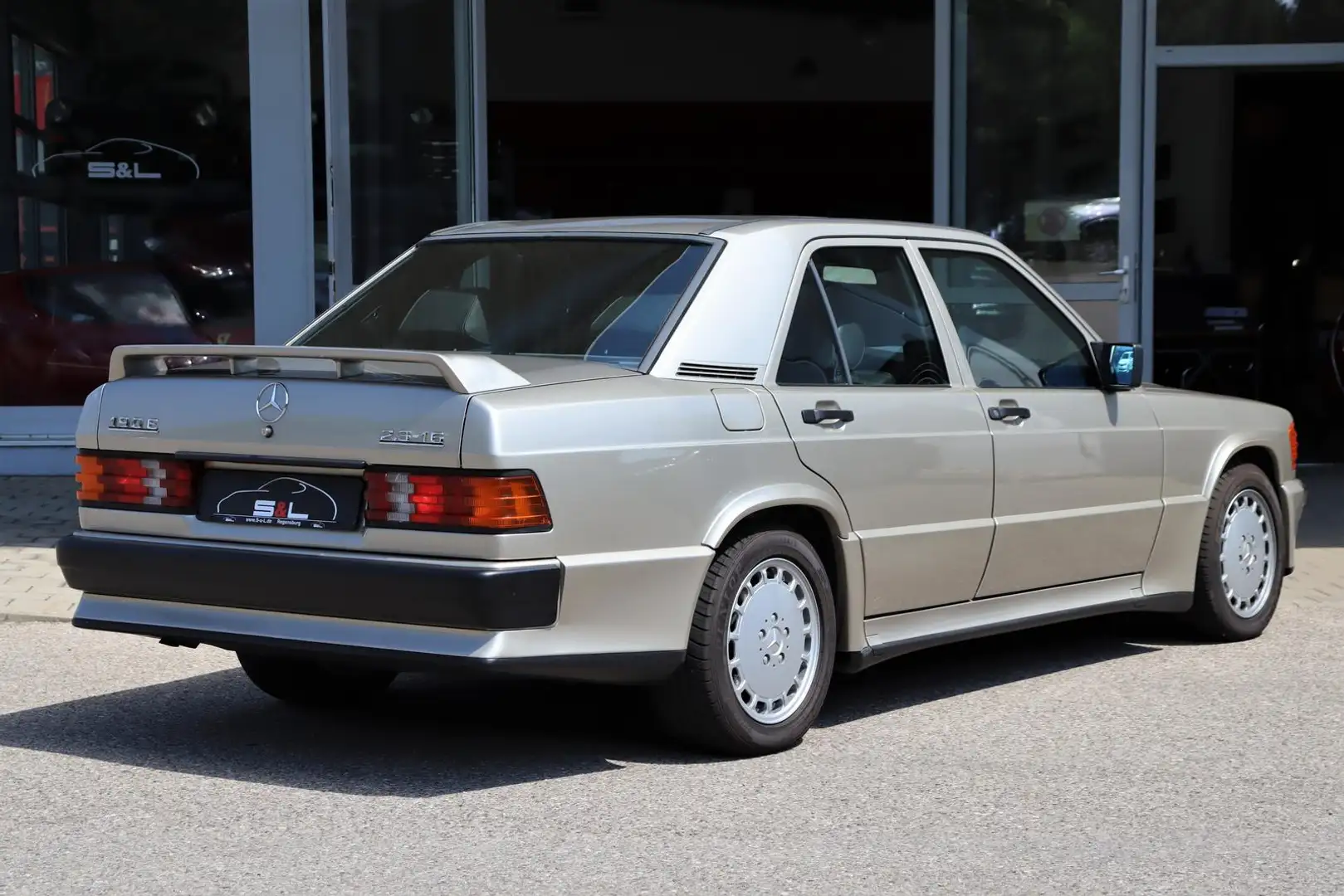 Mercedes-Benz 190 E 2.3 16V / o.KAT / Leder/ Becker Radio/ SSD Plateado - 2