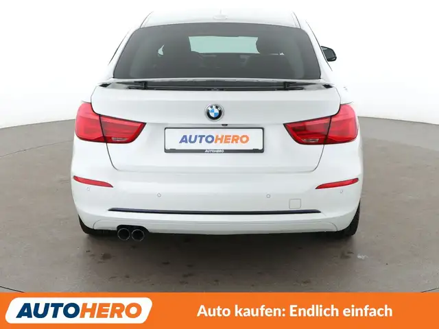 BMW 3 Series view 5