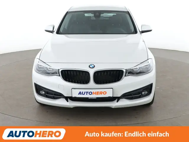 BMW 3 Series view 9