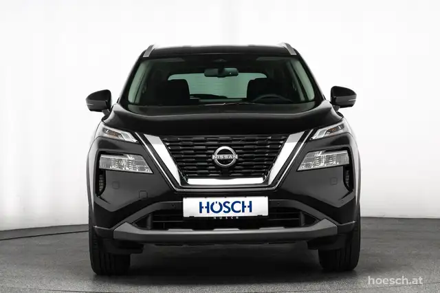 Nissan X-Trail view 2