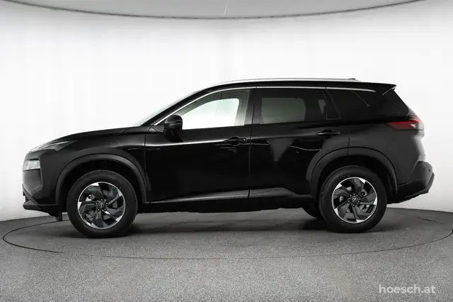 Nissan X-Trail view 3