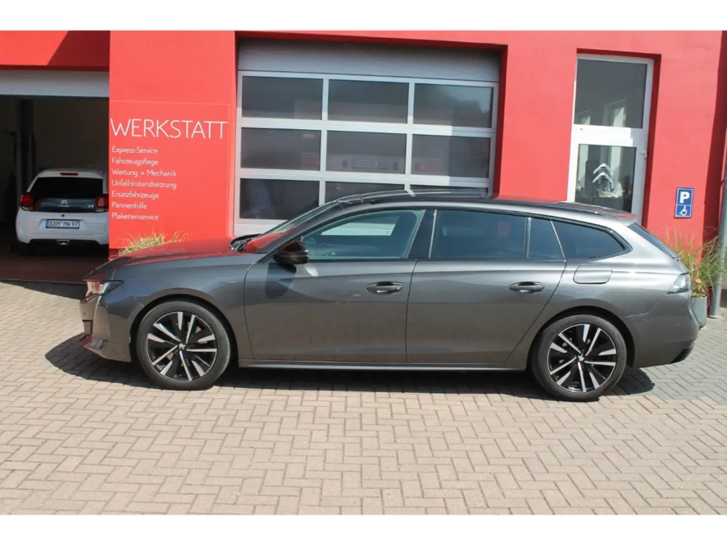 Peugeot 508 SW Hybrid225 GT Dach Focal Navi Shz Kamera Grau - 2