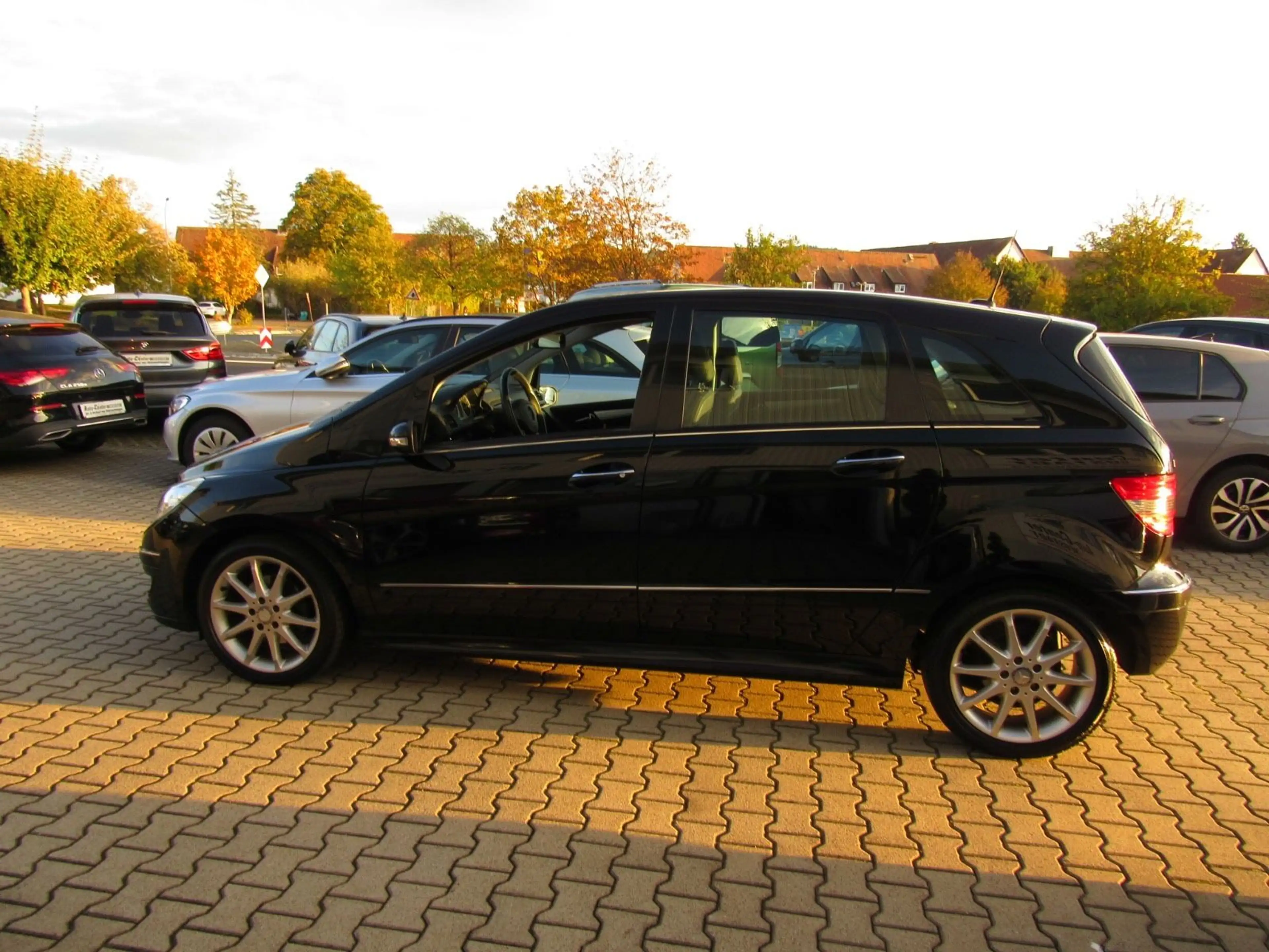 Mercedes-Benz B 200 PDC/KLIMAA/SHZ/NAVI/XENON — photo 6