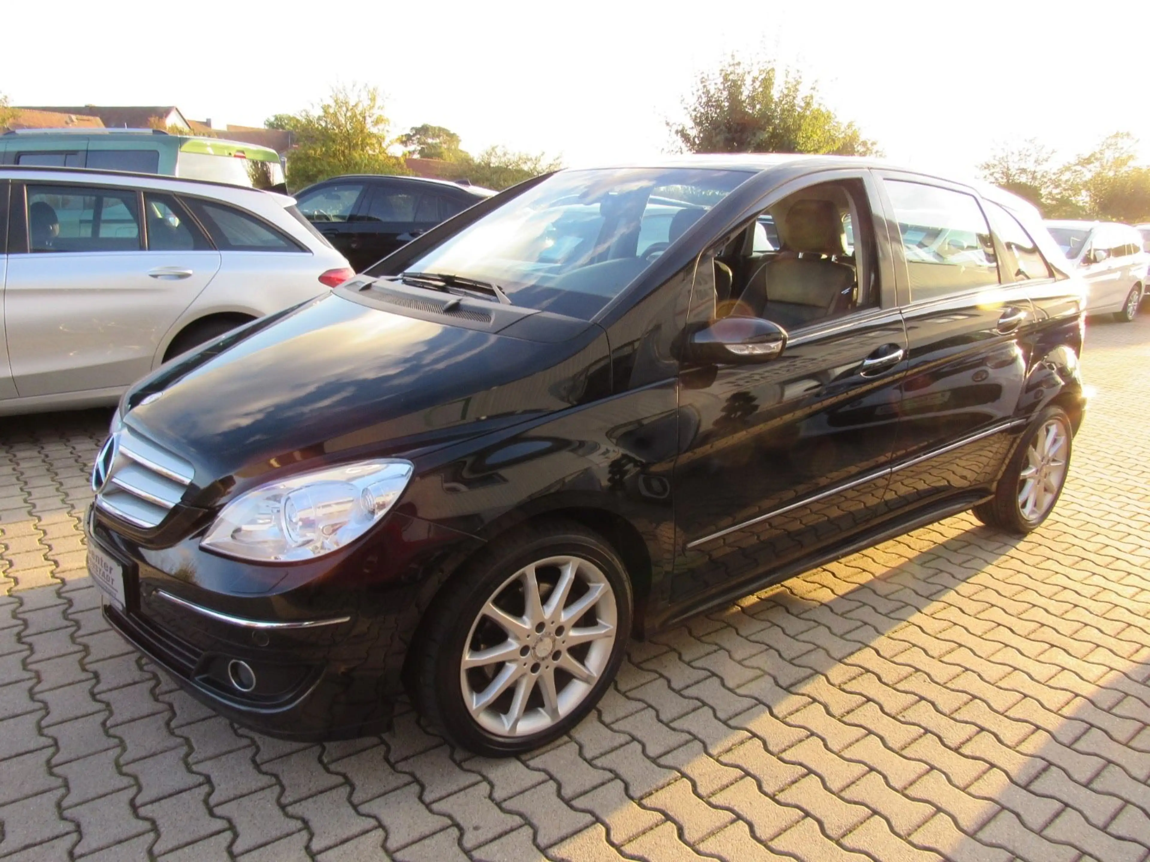 Mercedes-Benz B 200 PDC/KLIMAA/SHZ/NAVI/XENON — photo 7