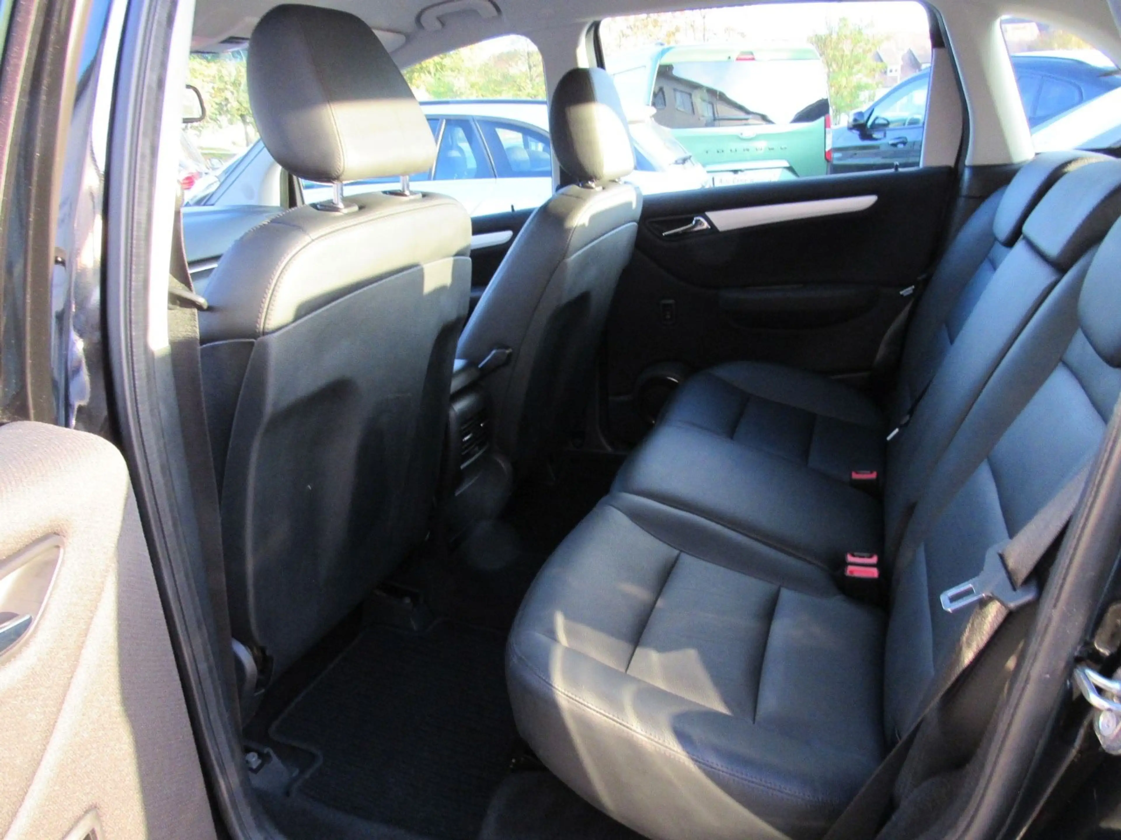 Mercedes-Benz B 200 PDC/KLIMAA/SHZ/NAVI/XENON — photo 14
