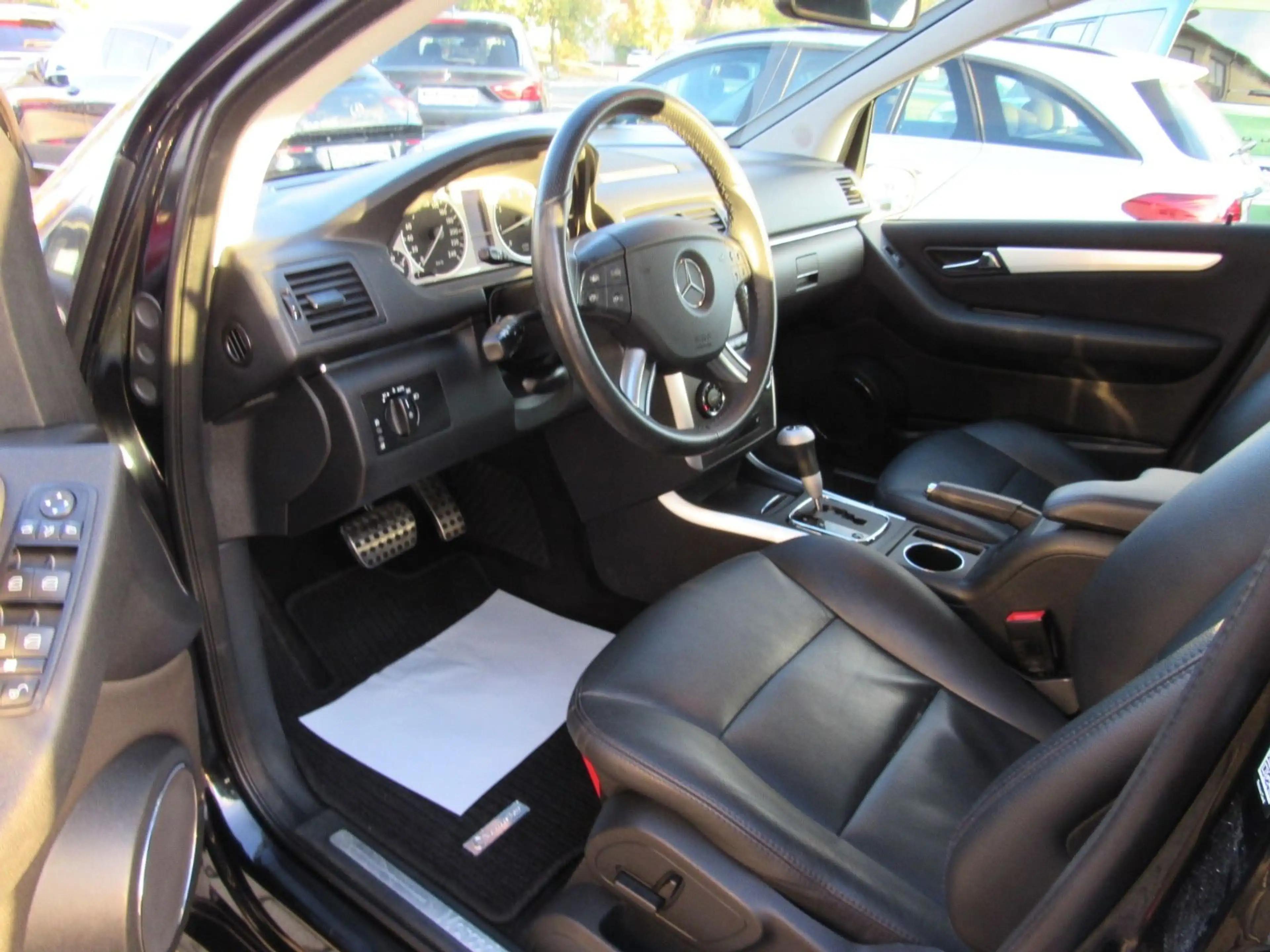 Mercedes-Benz B 200 PDC/KLIMAA/SHZ/NAVI/XENON — photo 11