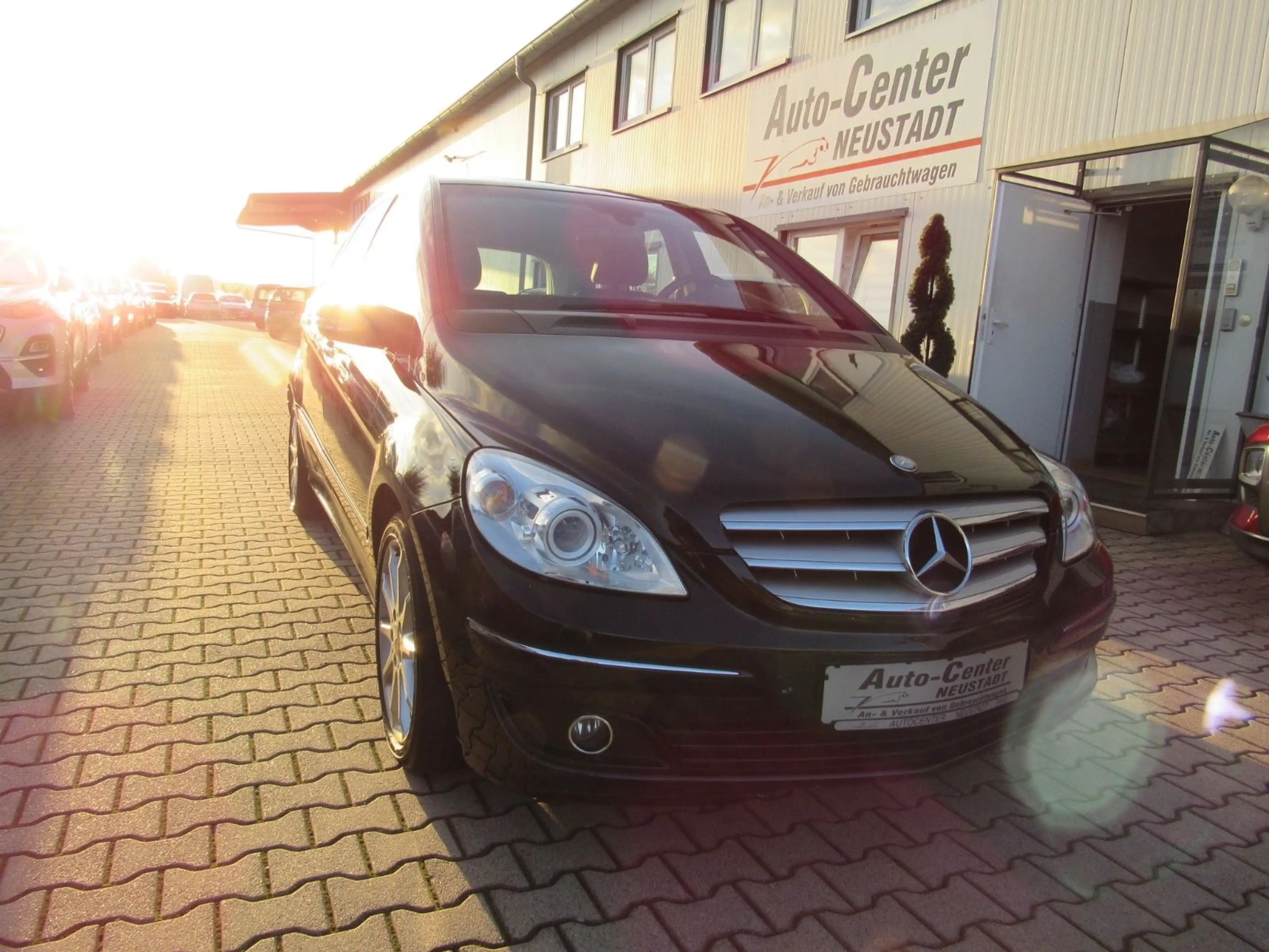 Mercedes-Benz B 200 PDC/KLIMAA/SHZ/NAVI/XENON — photo 2