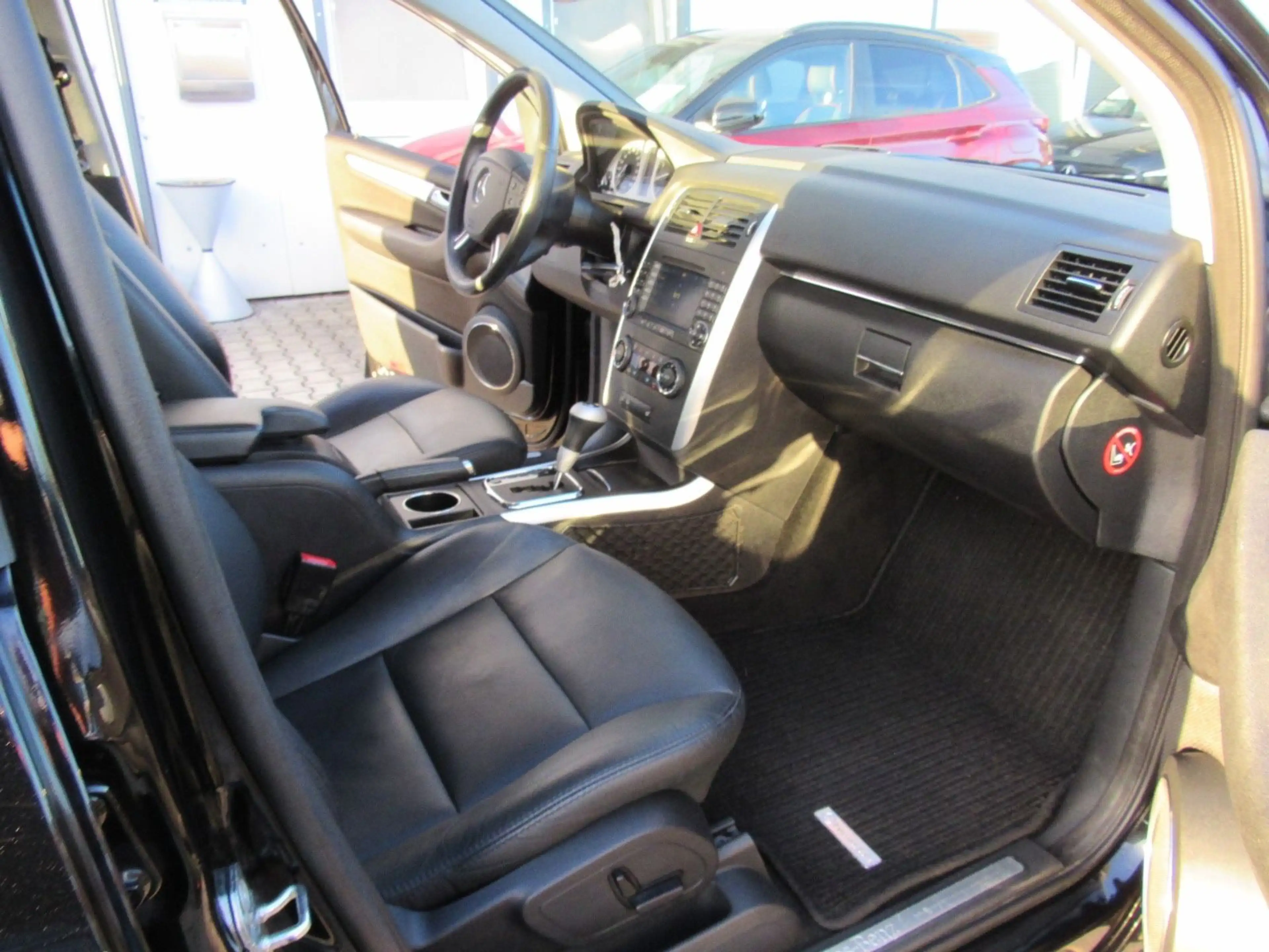 Mercedes-Benz B 200 PDC/KLIMAA/SHZ/NAVI/XENON — photo 15