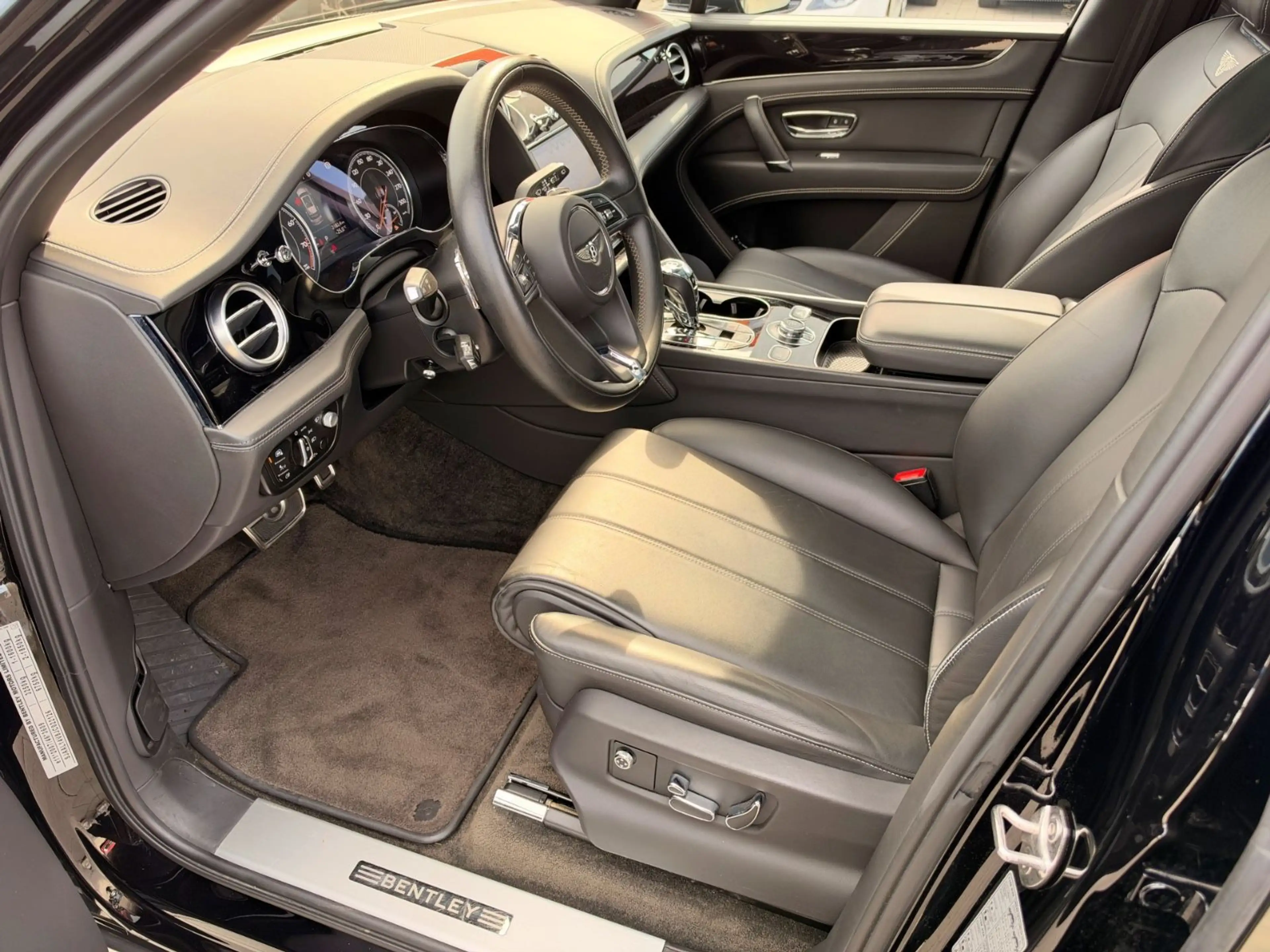 Bentley Bentayga 4.0 V8 4WD/SOFT-CLOSE/HUD/ACC/PANO/360° — photo 14