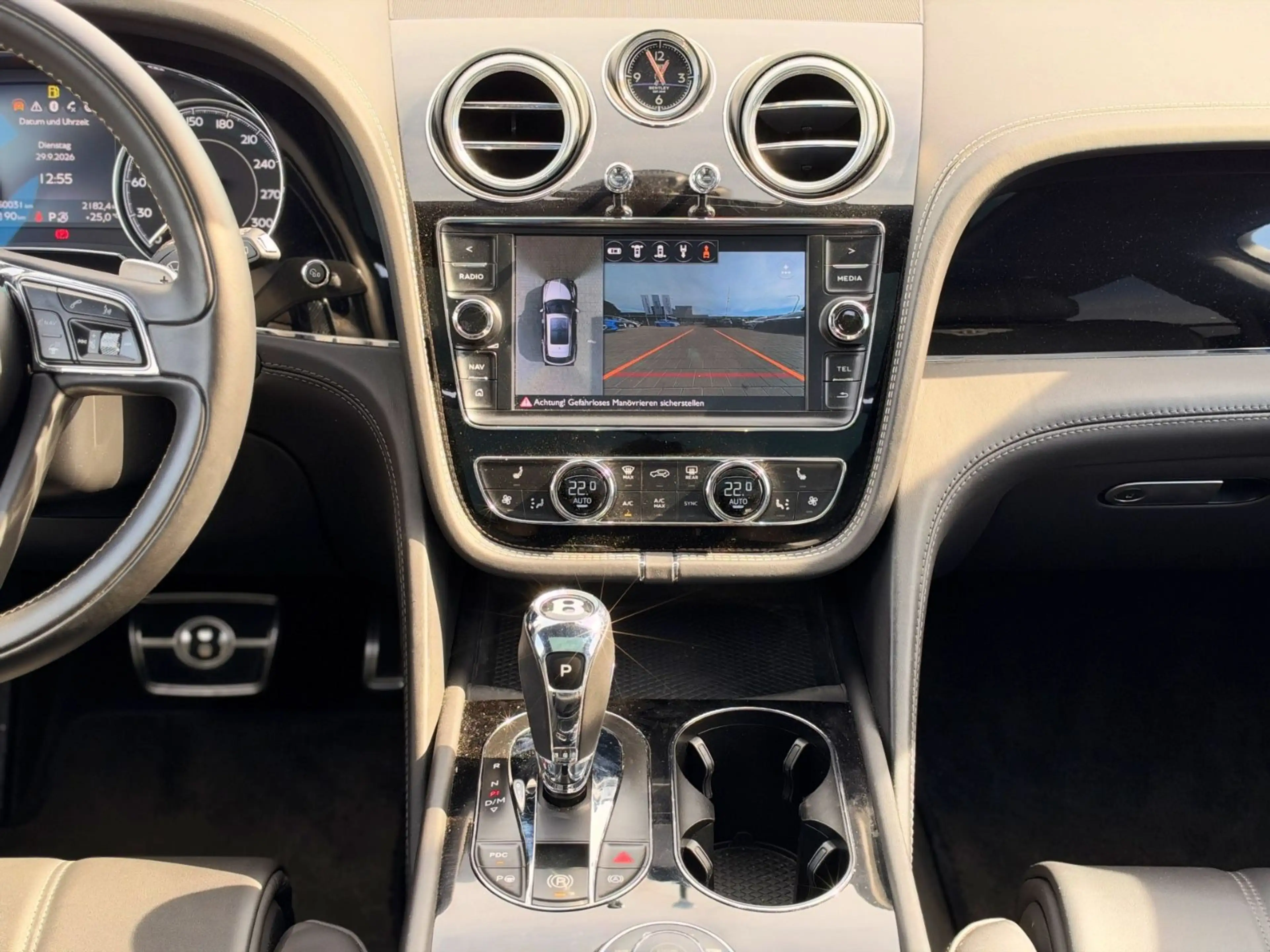 Bentley Bentayga 4.0 V8 4WD/SOFT-CLOSE/HUD/ACC/PANO/360° — photo 12