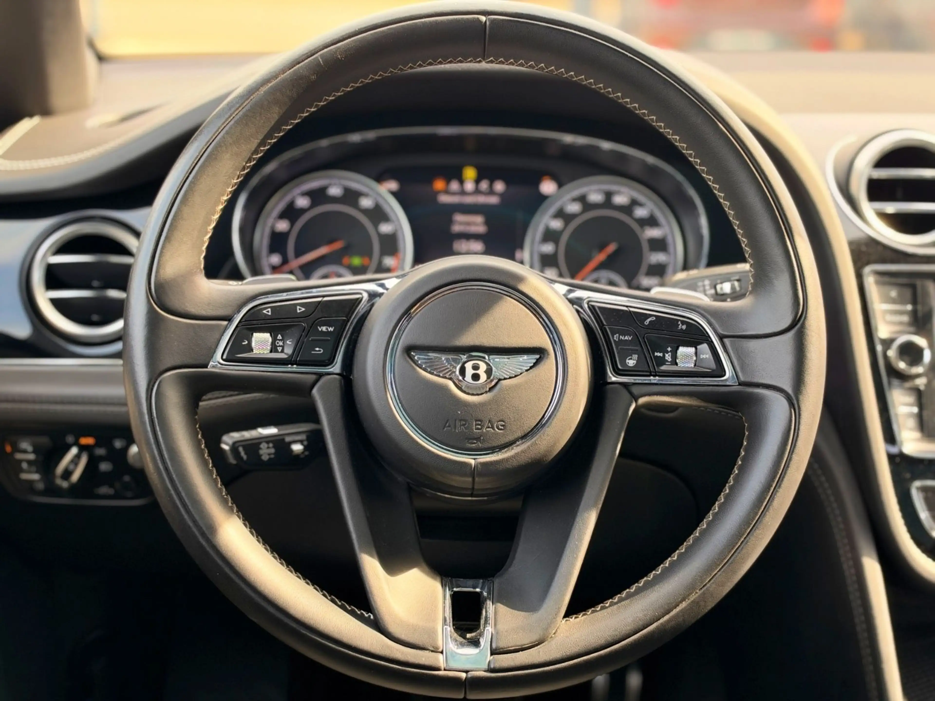 Bentley Bentayga 4.0 V8 4WD/SOFT-CLOSE/HUD/ACC/PANO/360° — photo 11